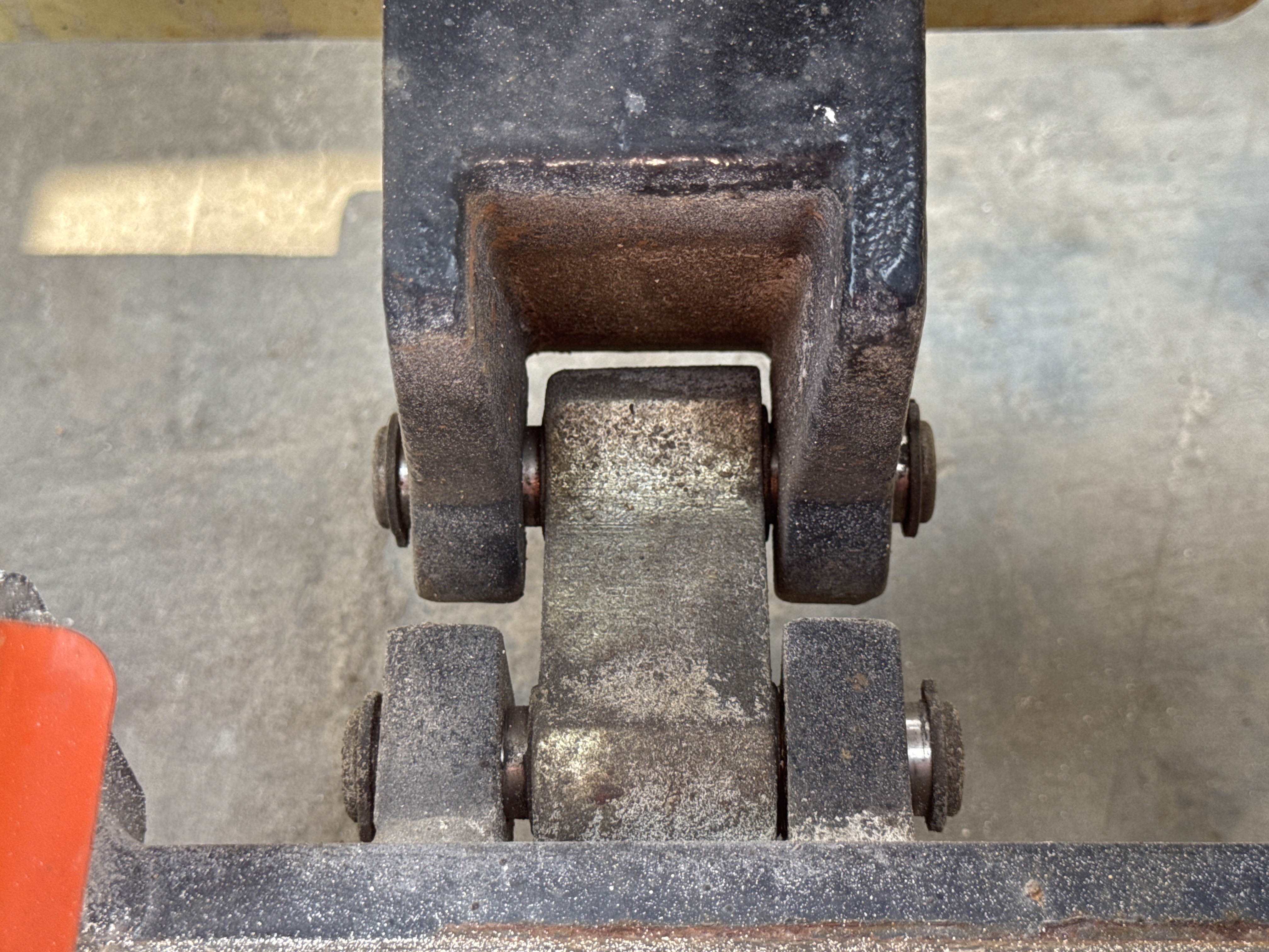 SLA-016-JLG-2646ES-Scissor-lifts-inspection-Hydraulics-Hydraulic-pins-/-locks-4