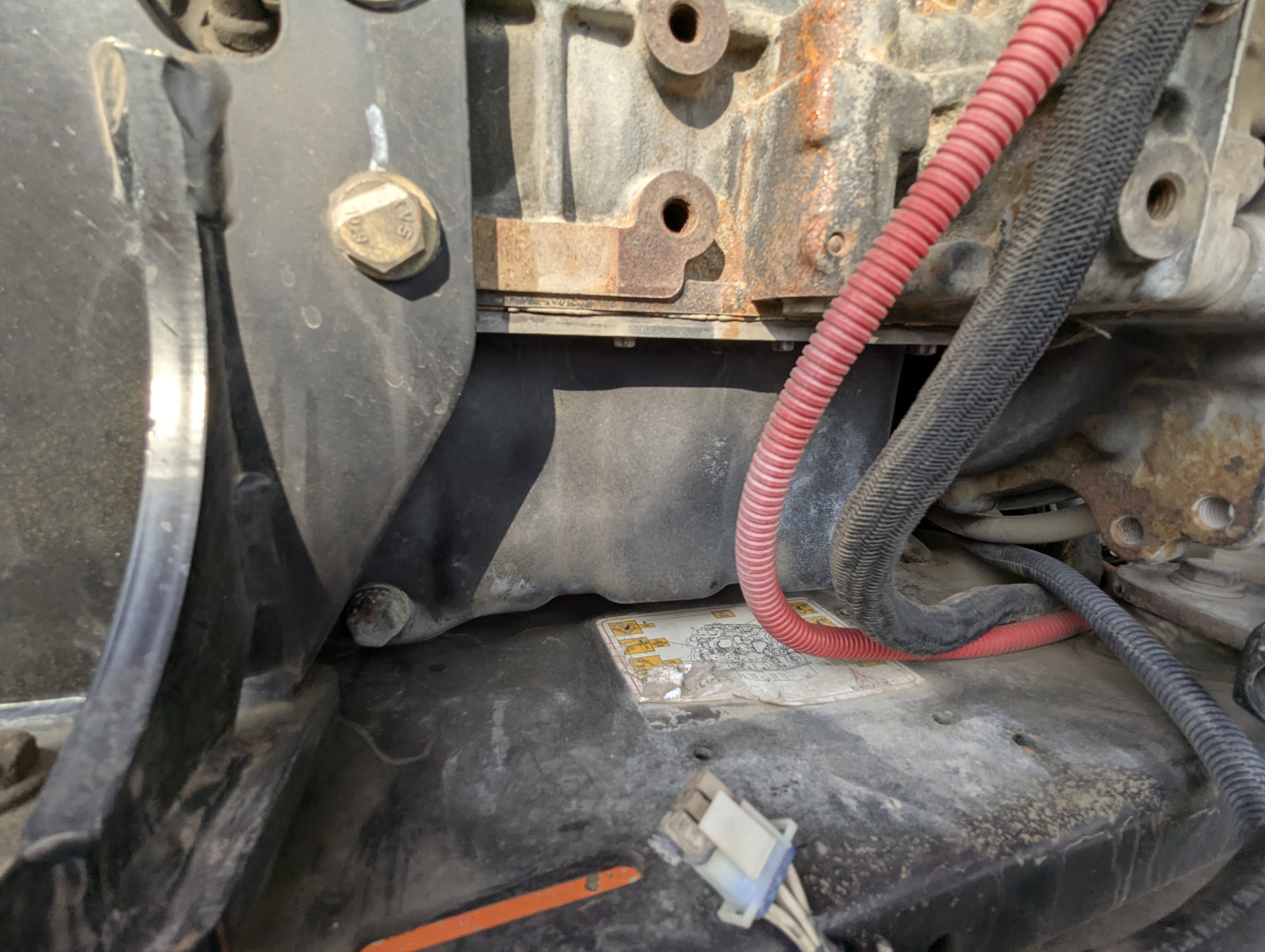 BLA-013-JLG-860SJ-Boom-lifts-inspection-Engine-Engine-oil-leaks-1