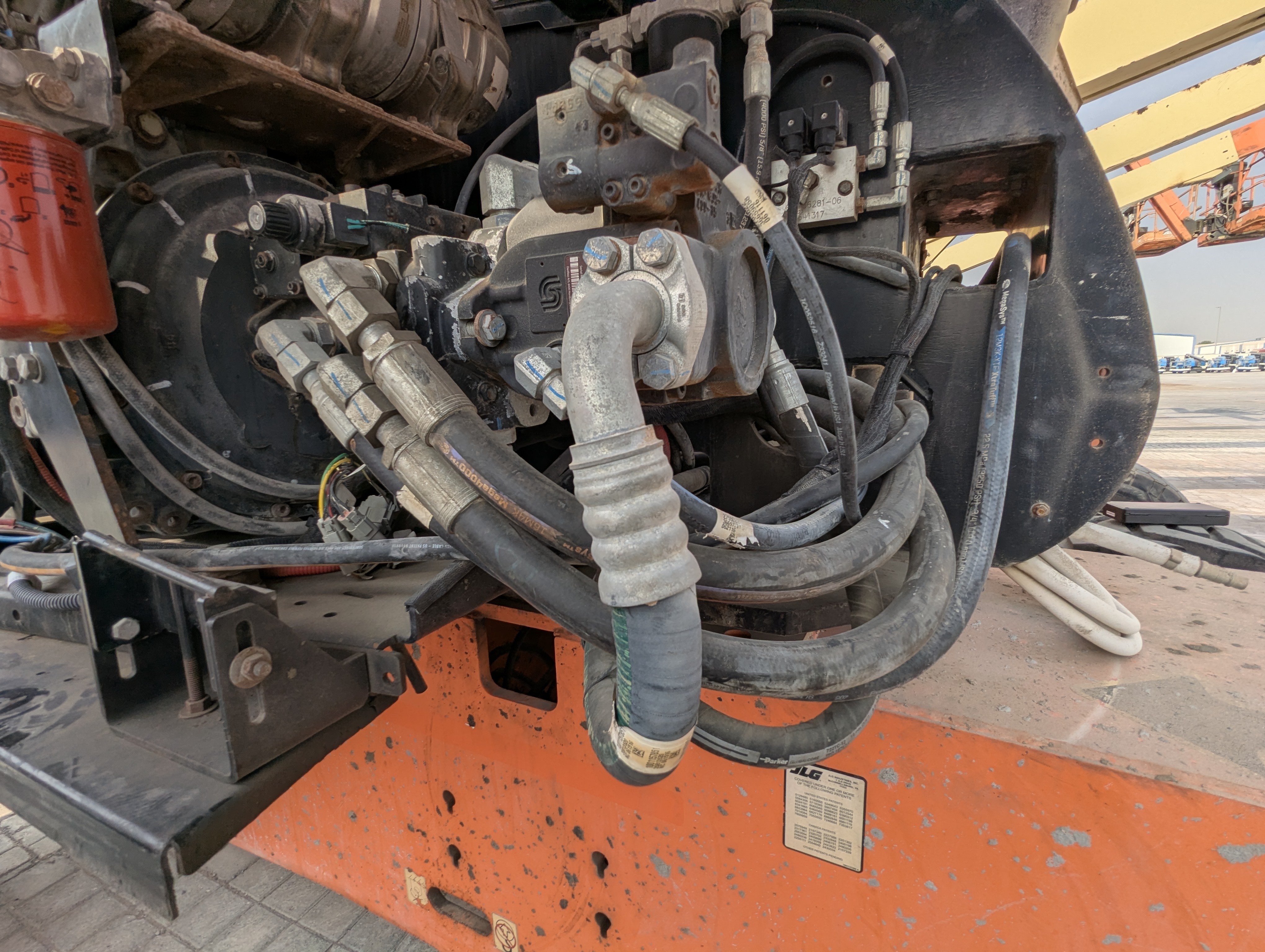 BLA-013-JLG-860SJ-Boom-lifts-inspection-Hydraulics-Hydraulic-hoses-and-lines-1