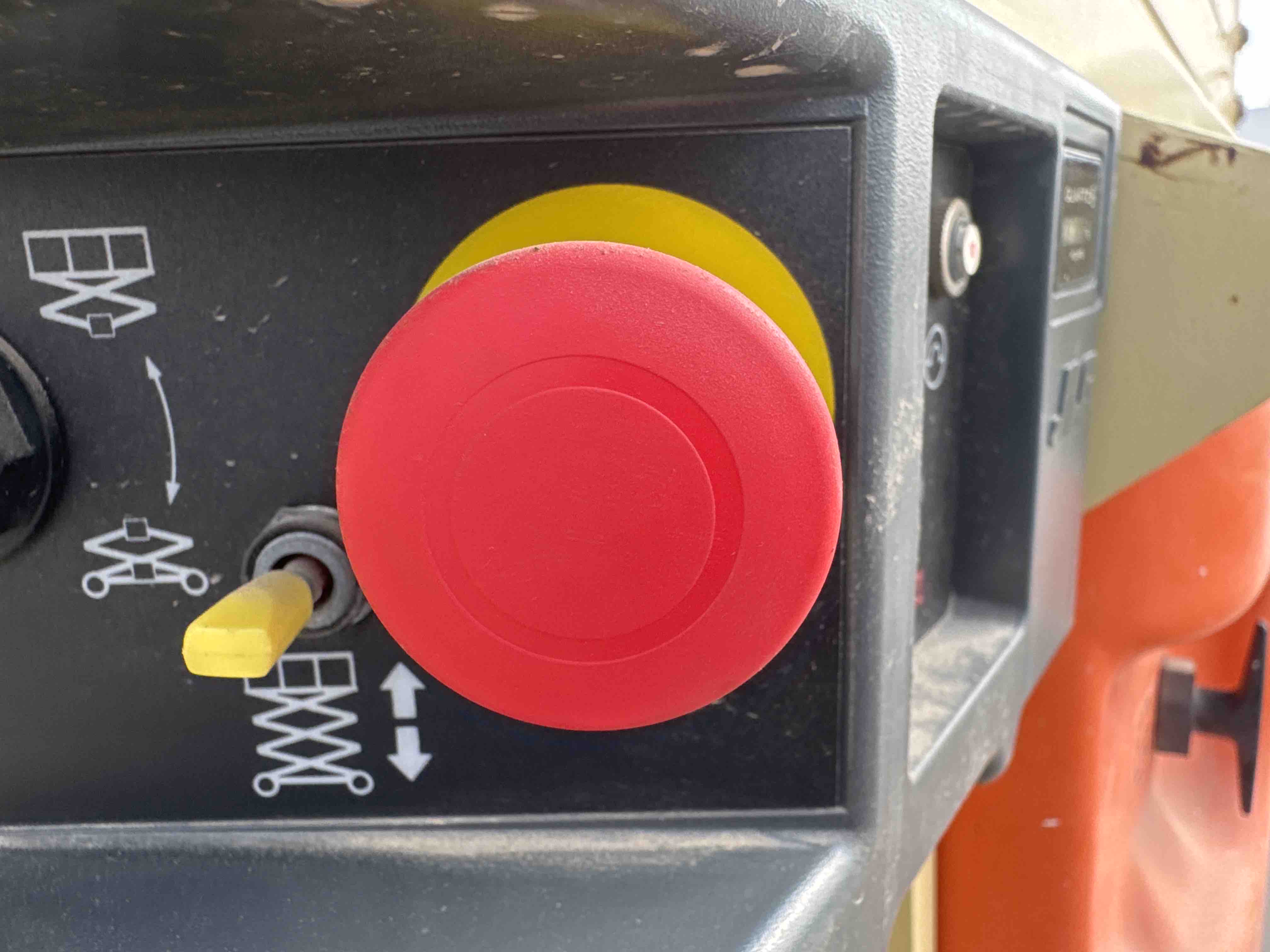 SLA-016-JLG-2646ES-Scissor-lifts-inspection-Safety-Emergency-brake-1