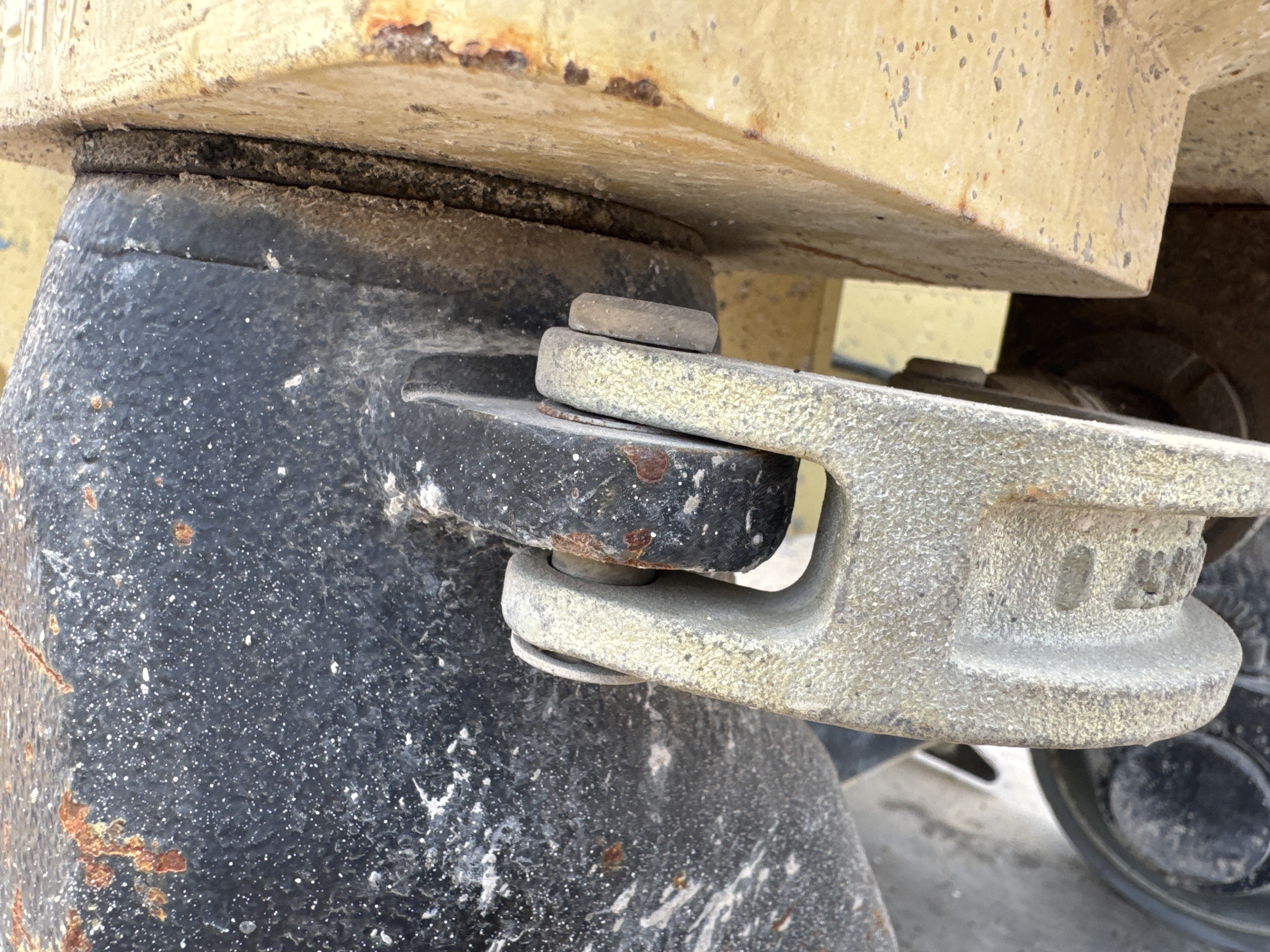 SLA-017-JLG-3246ES-Scissor-lifts-inspection-Structure-Pin-connections-1