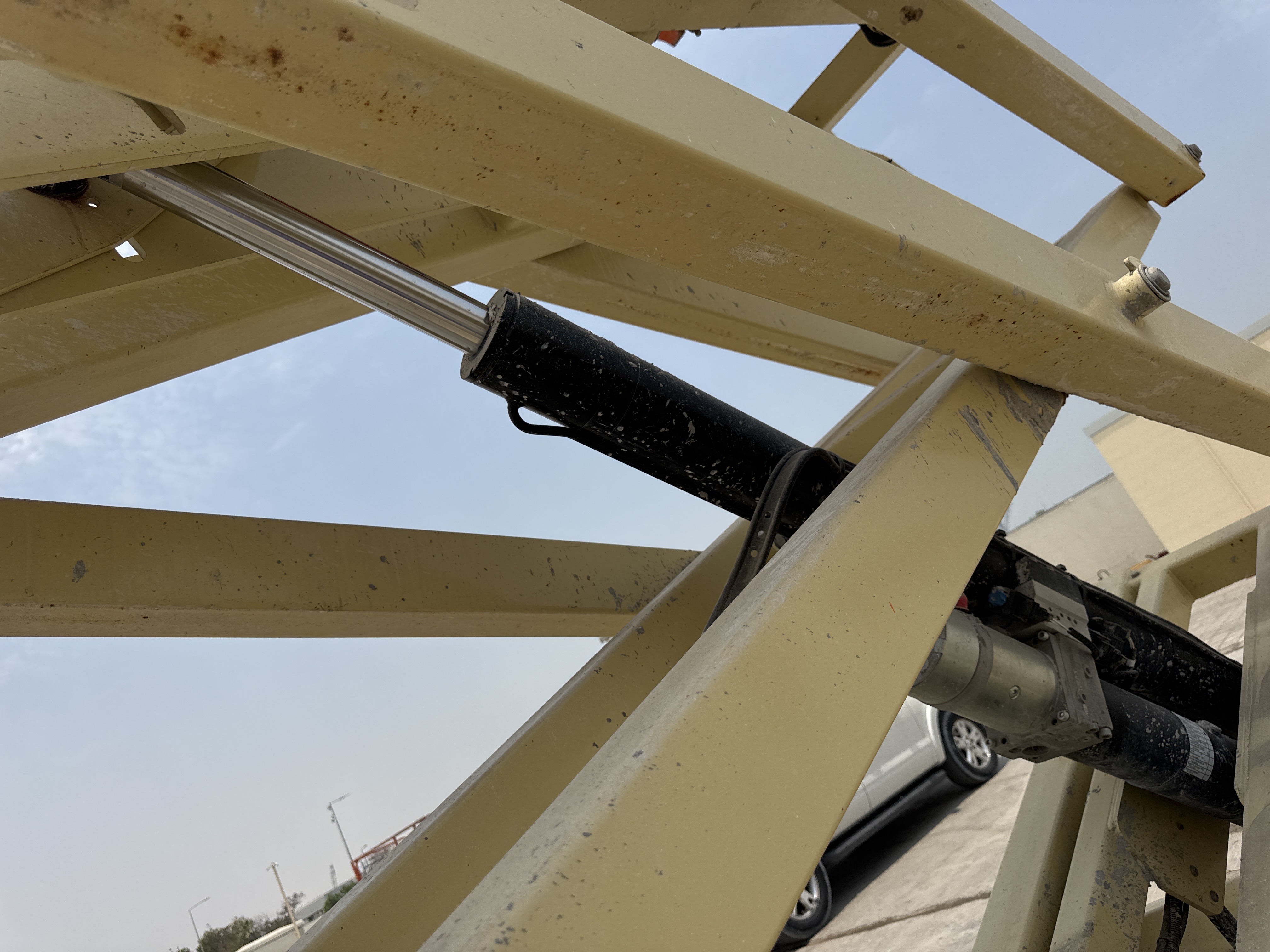 SLA-017-JLG-3246ES-Scissor-lifts-inspection-Hydraulics-Scissor-cylinders-1