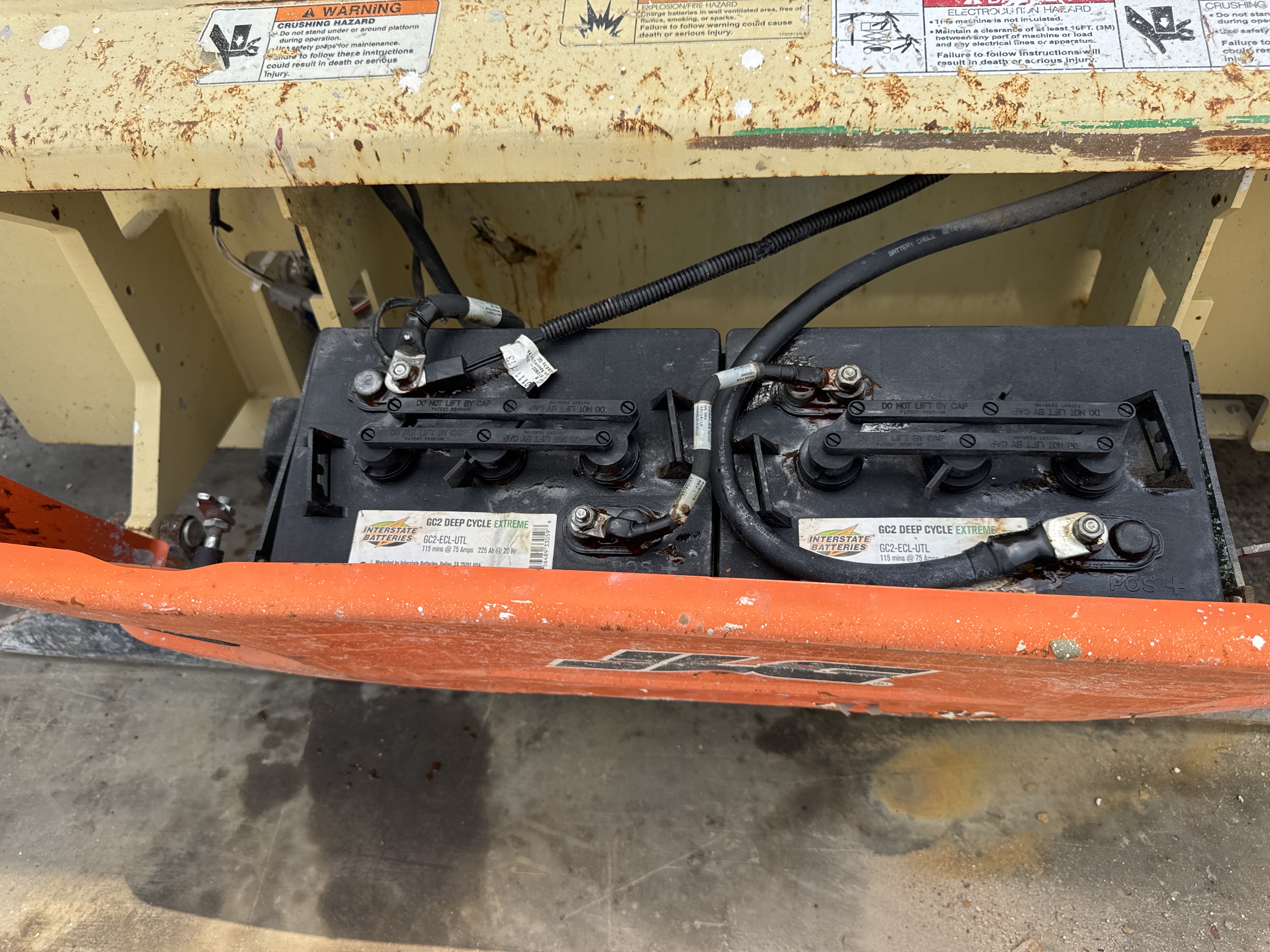 SLA-017-JLG-3246ES-Scissor-lifts-inspection-Electronics-Battery-1