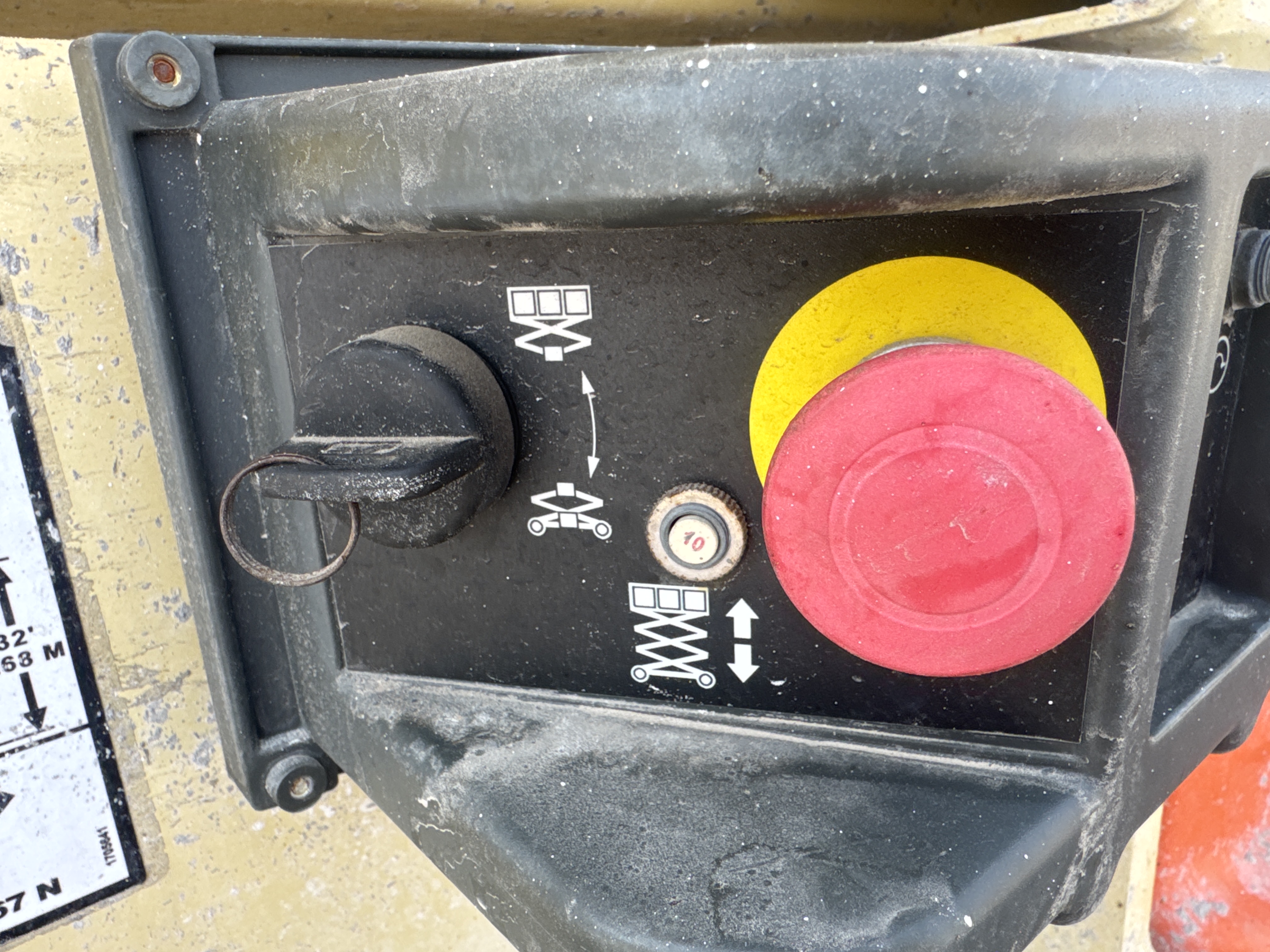 SLA-017-JLG-3246ES-Scissor-lifts-inspection-Cabin-Ground-control-1