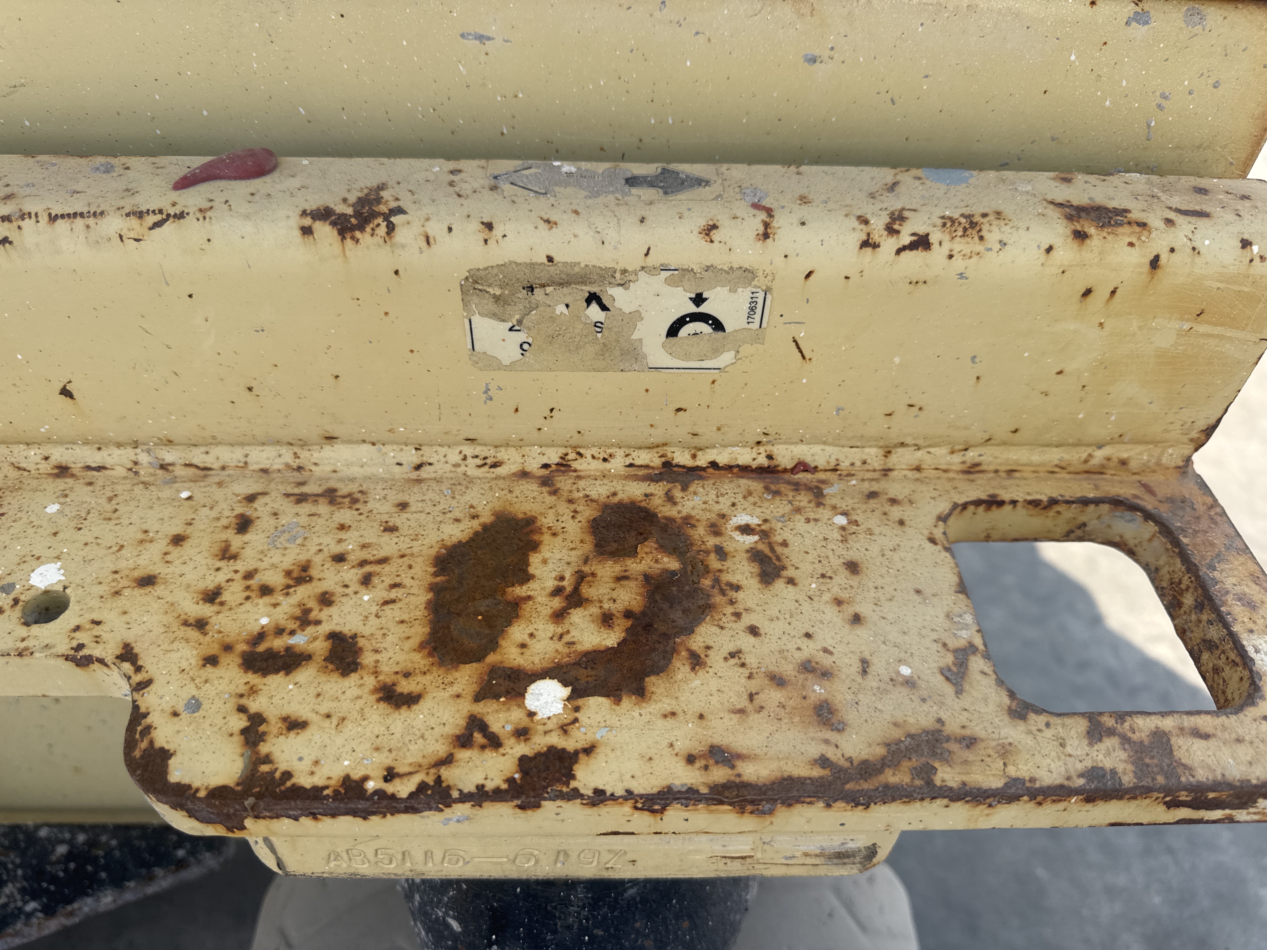 SLA-017-JLG-3246ES-Scissor-lifts-inspection-Structure-Paint-1