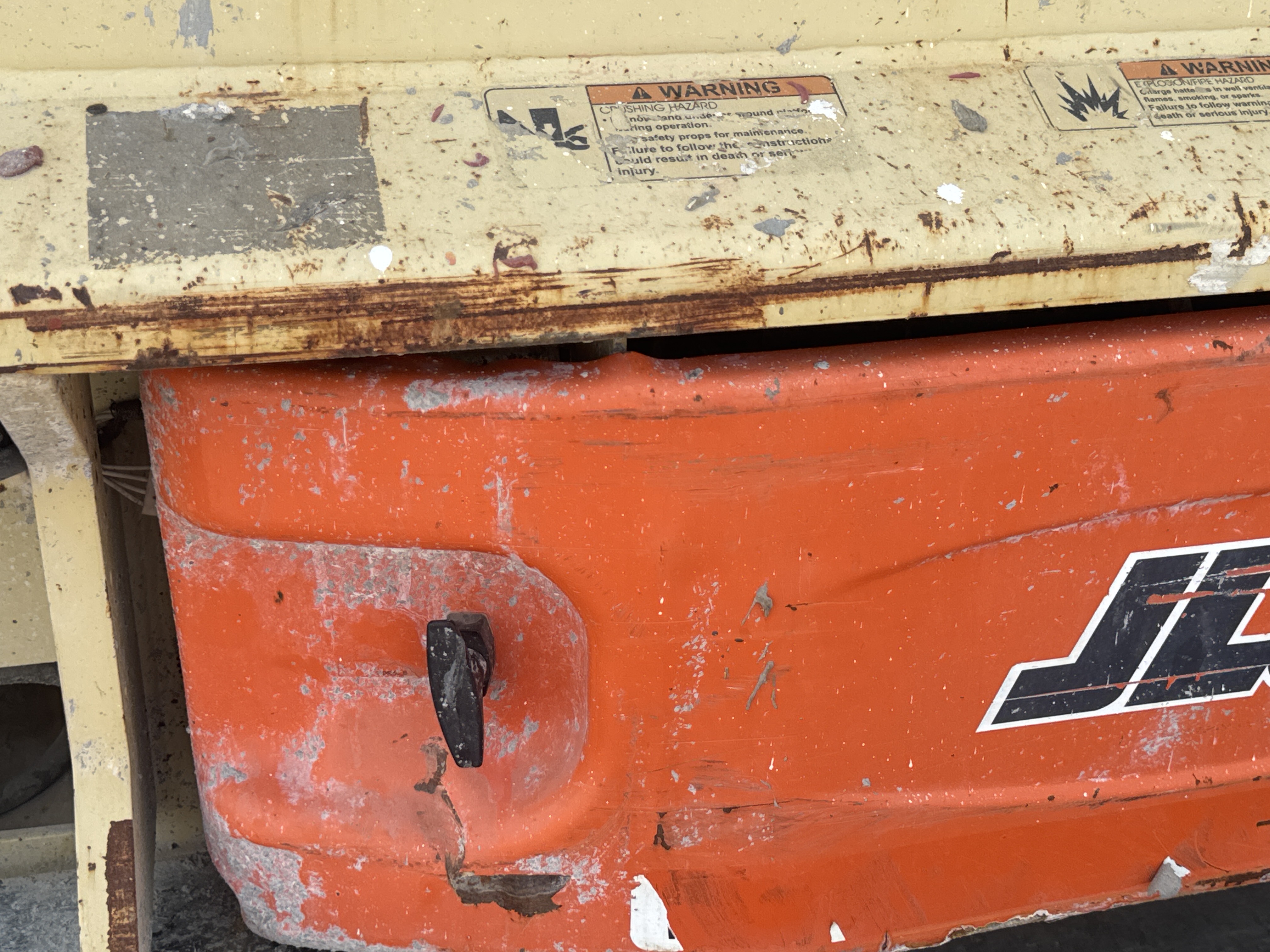 SLA-017-JLG-3246ES-Scissor-lifts-inspection-Structure-Paint-1
