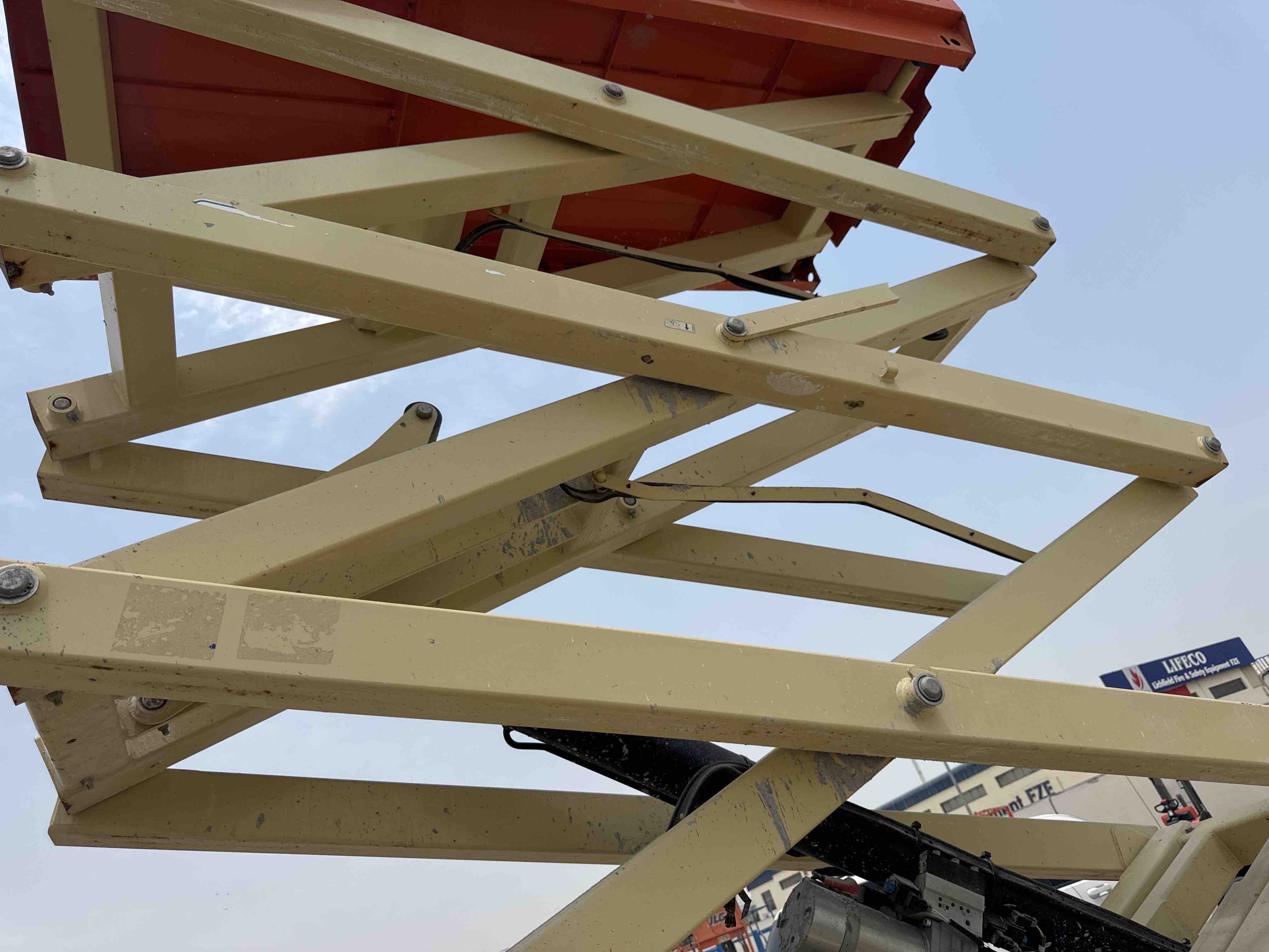 SLA-017-JLG-3246ES-Scissor-lifts-inspection-Structure-Scissor-arms-1