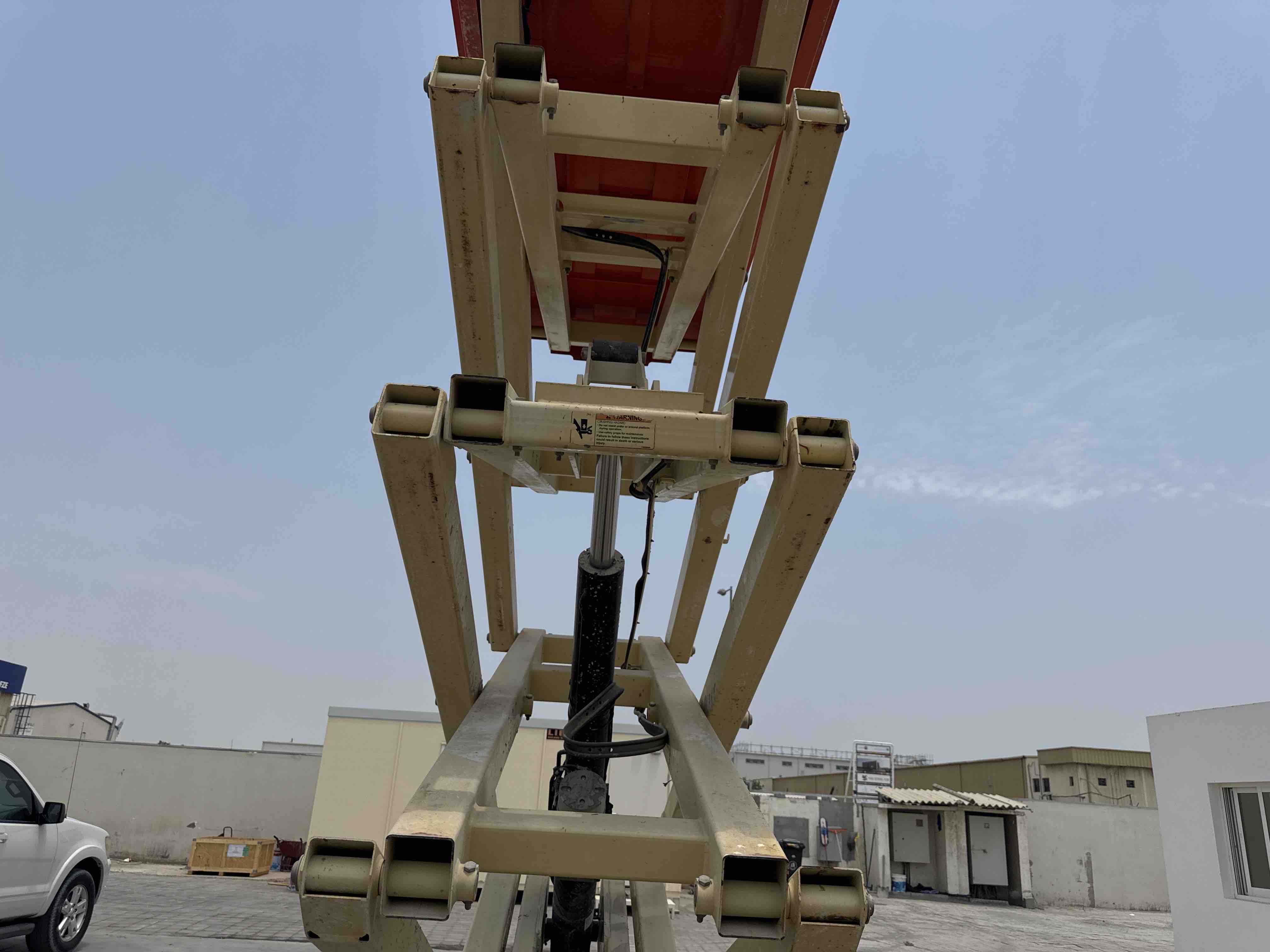 SLA-017-JLG-3246ES-Scissor-lifts-inspection-Structure-Scissor-arms-1