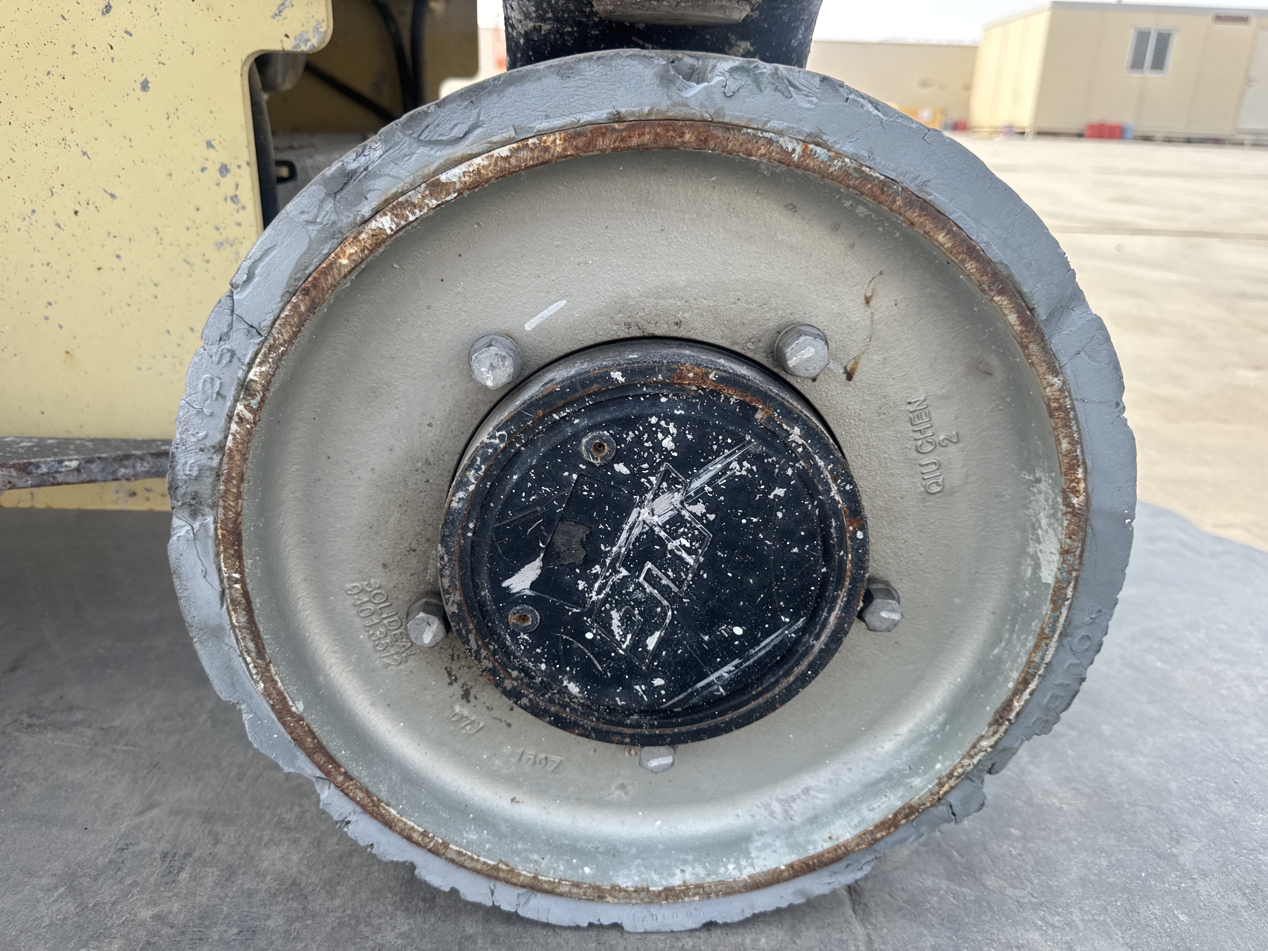 SLA-017-JLG-3246ES-Scissor-lifts-inspection-Chassis-Wheel-hub-condition-1
