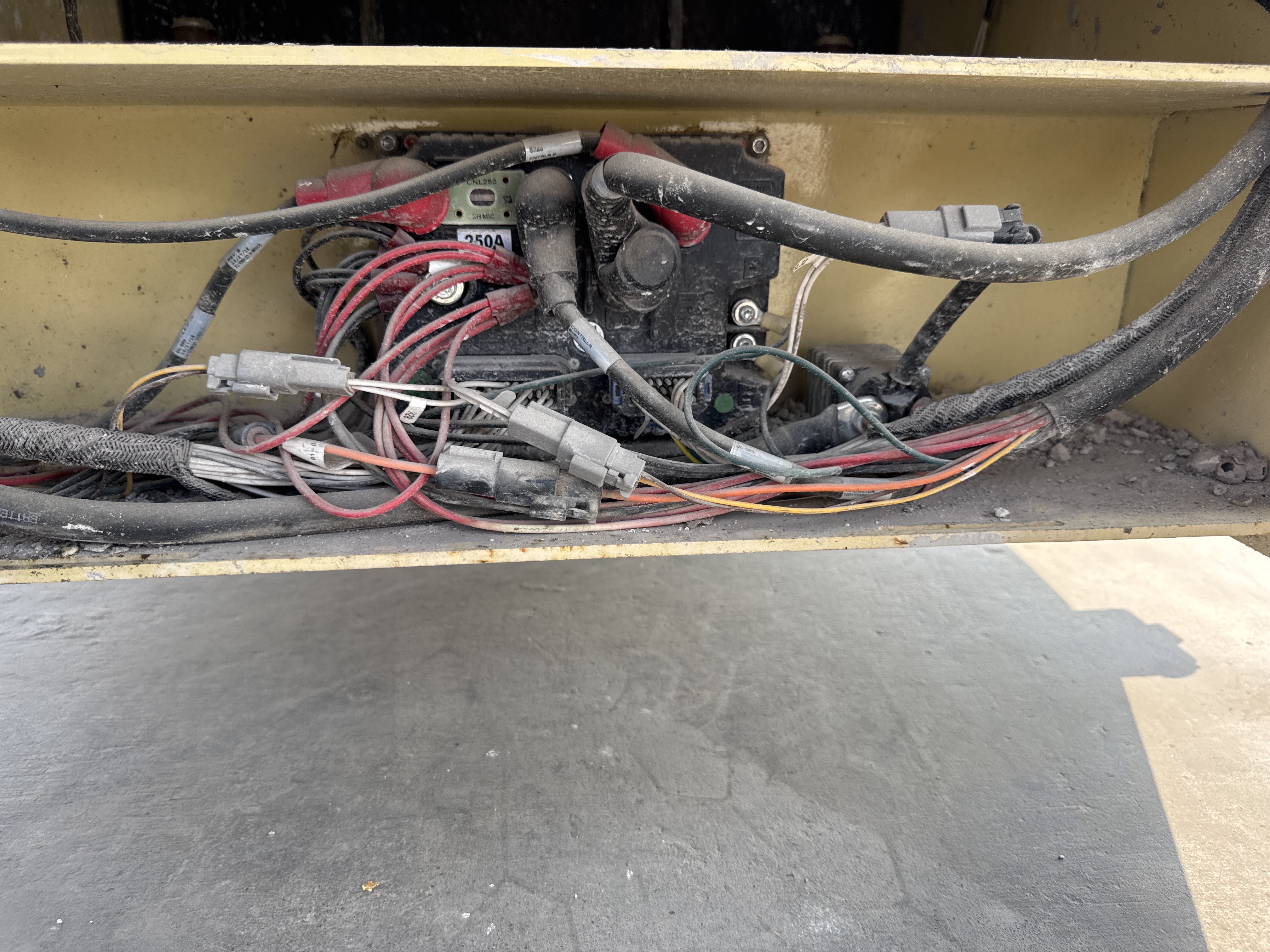 SLA-017-JLG-3246ES-Scissor-lifts-inspection-Electronics-Main-harness-1