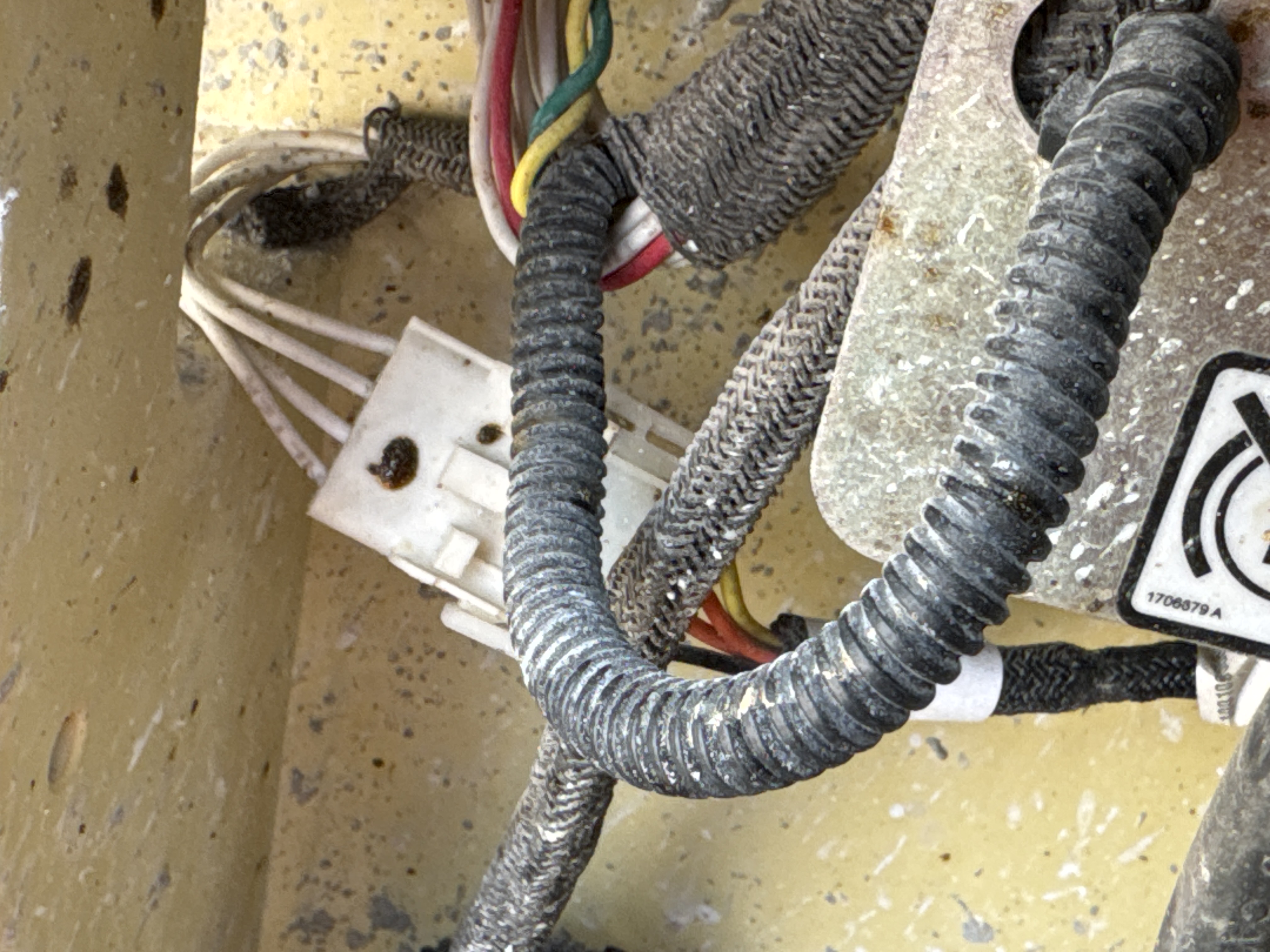 SLA-017-JLG-3246ES-Scissor-lifts-inspection-Electronics-Main-harness-1