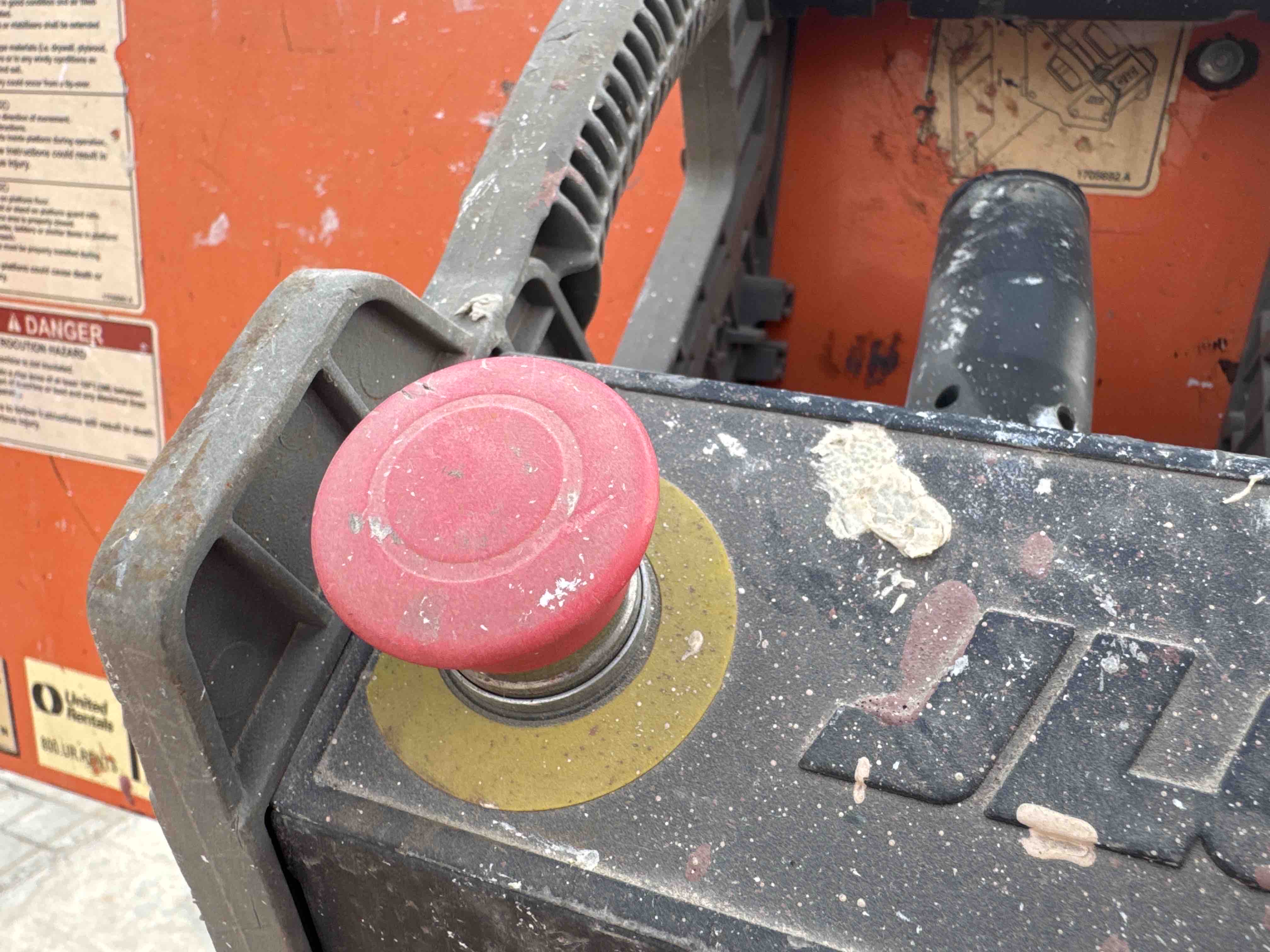 SLA-017-JLG-3246ES-Scissor-lifts-inspection-Safety-Emergency-brake-1