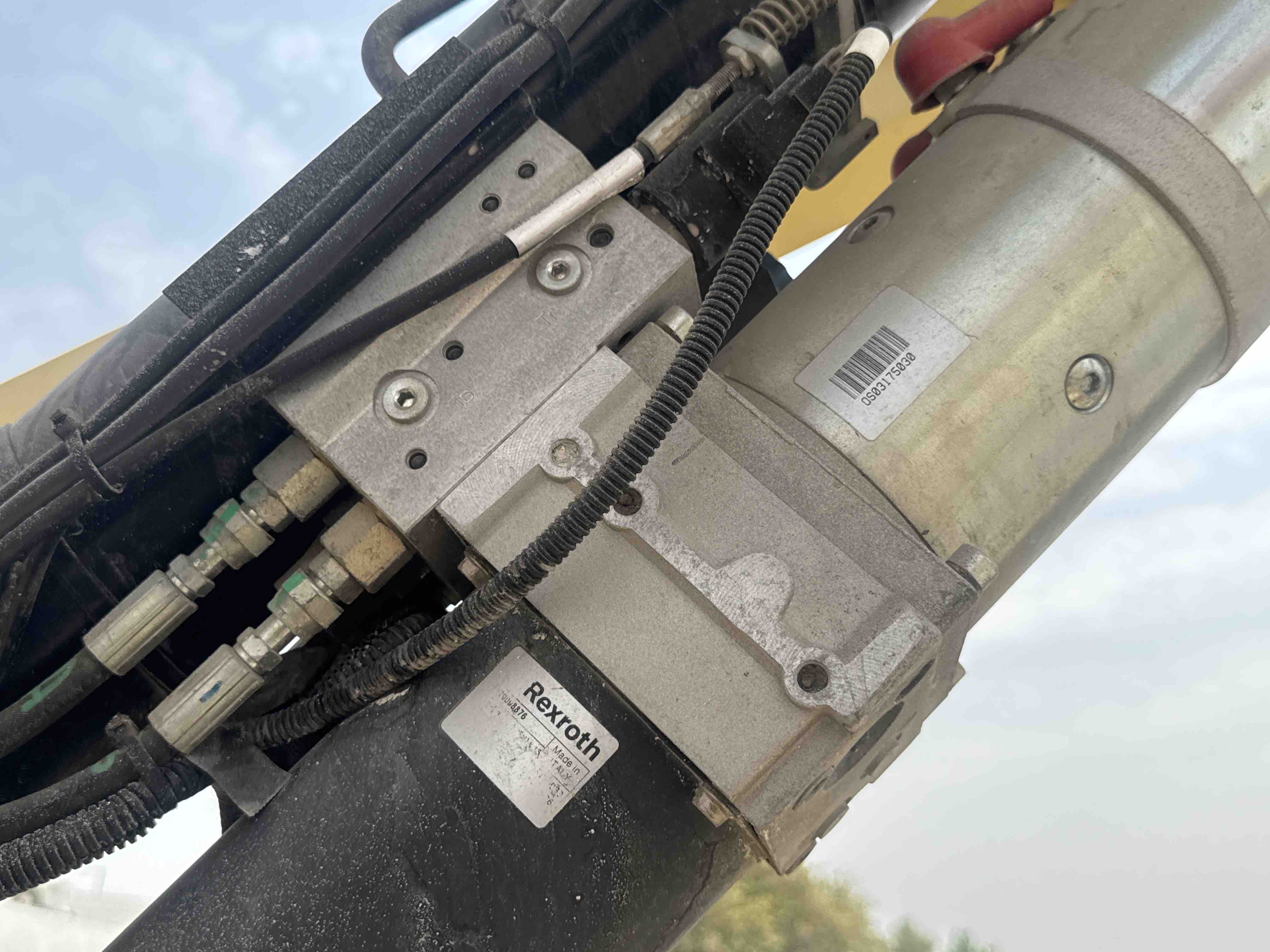 SLA-017-JLG-3246ES-Scissor-lifts-inspection-Hydraulics-Hydraulic-pump-1