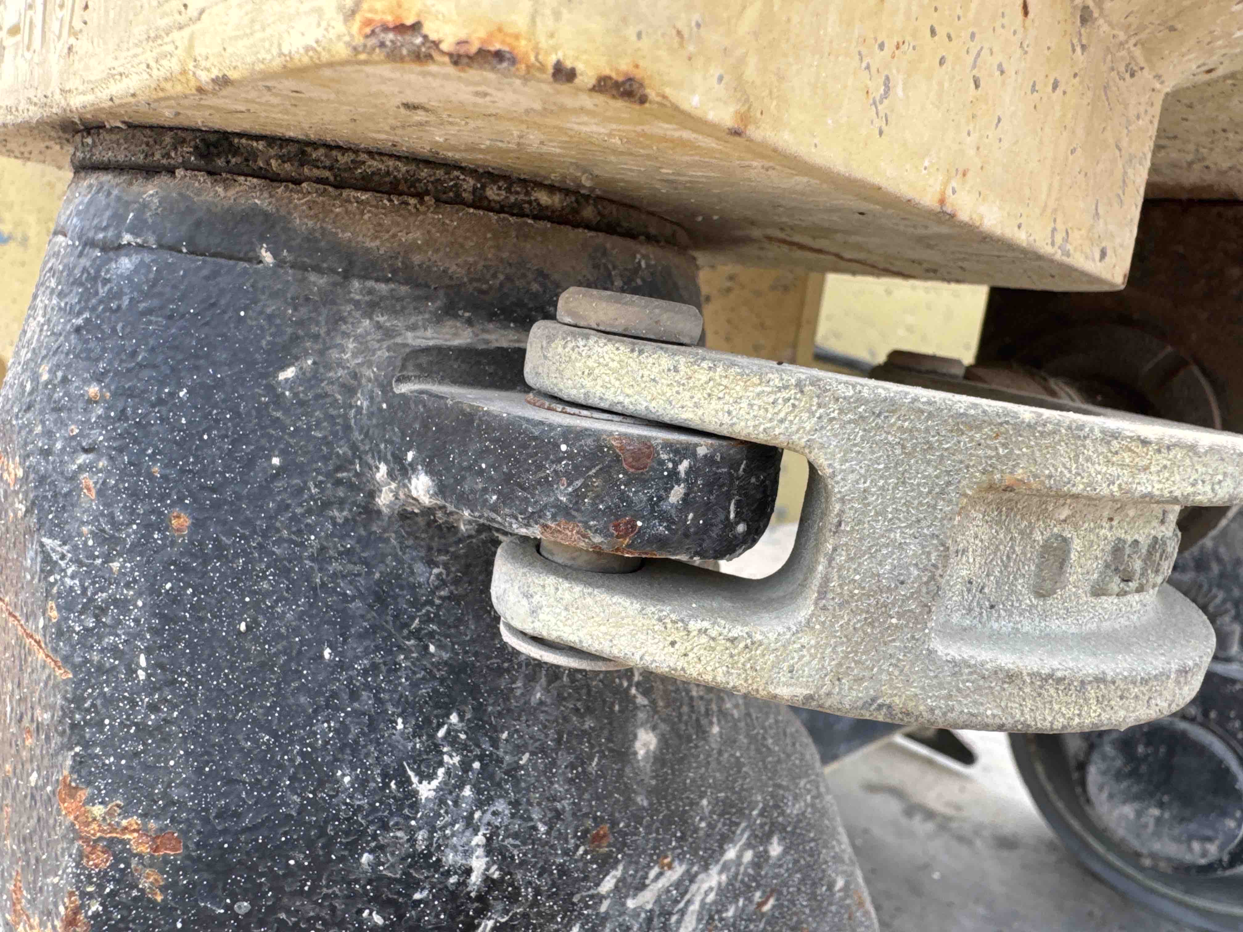 SLA-017-JLG-3246ES-Scissor-lifts-inspection-Hydraulics-Hydraulic-pins-/-locks-1