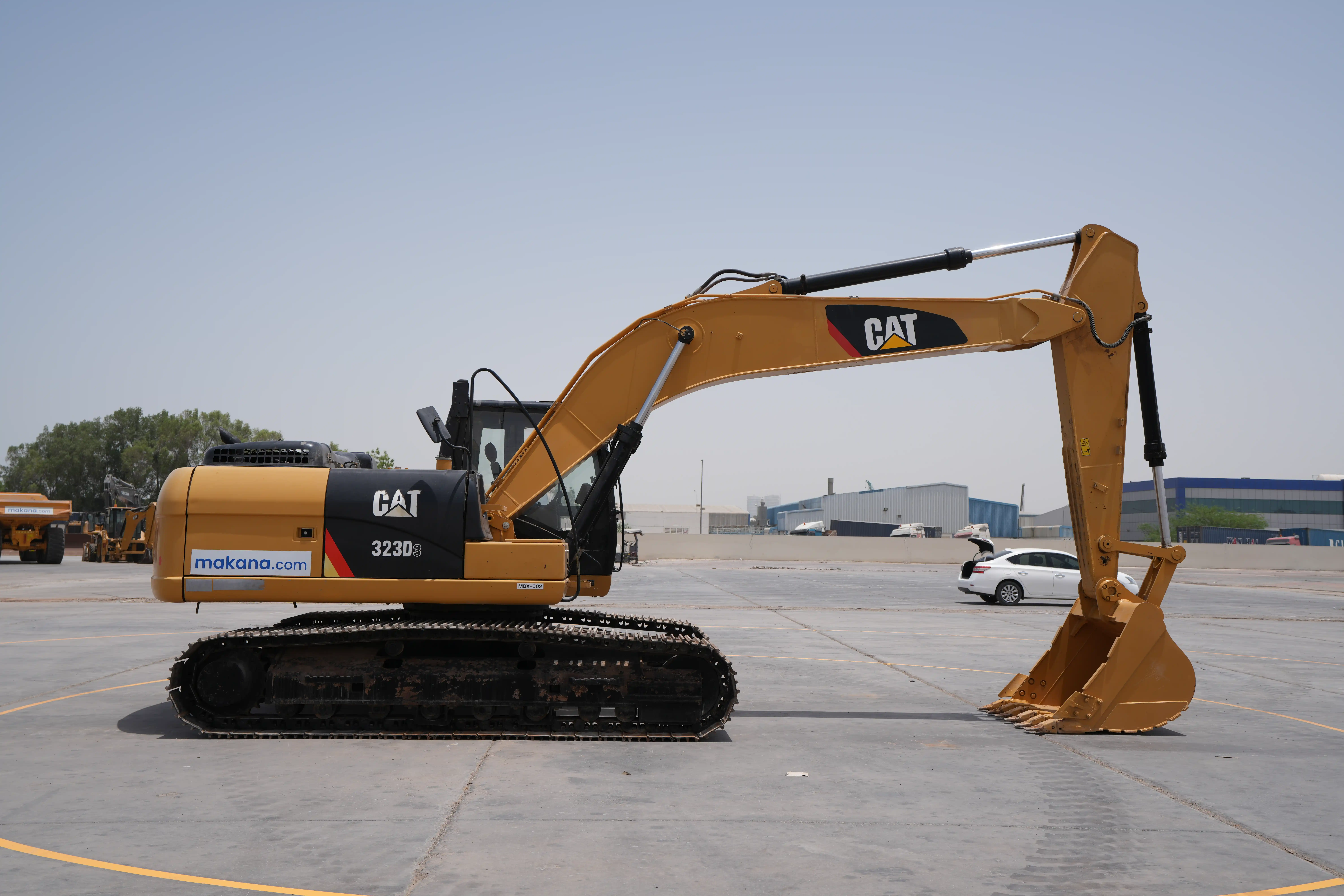 Product-Cat 323D3 medium excavator-exterior