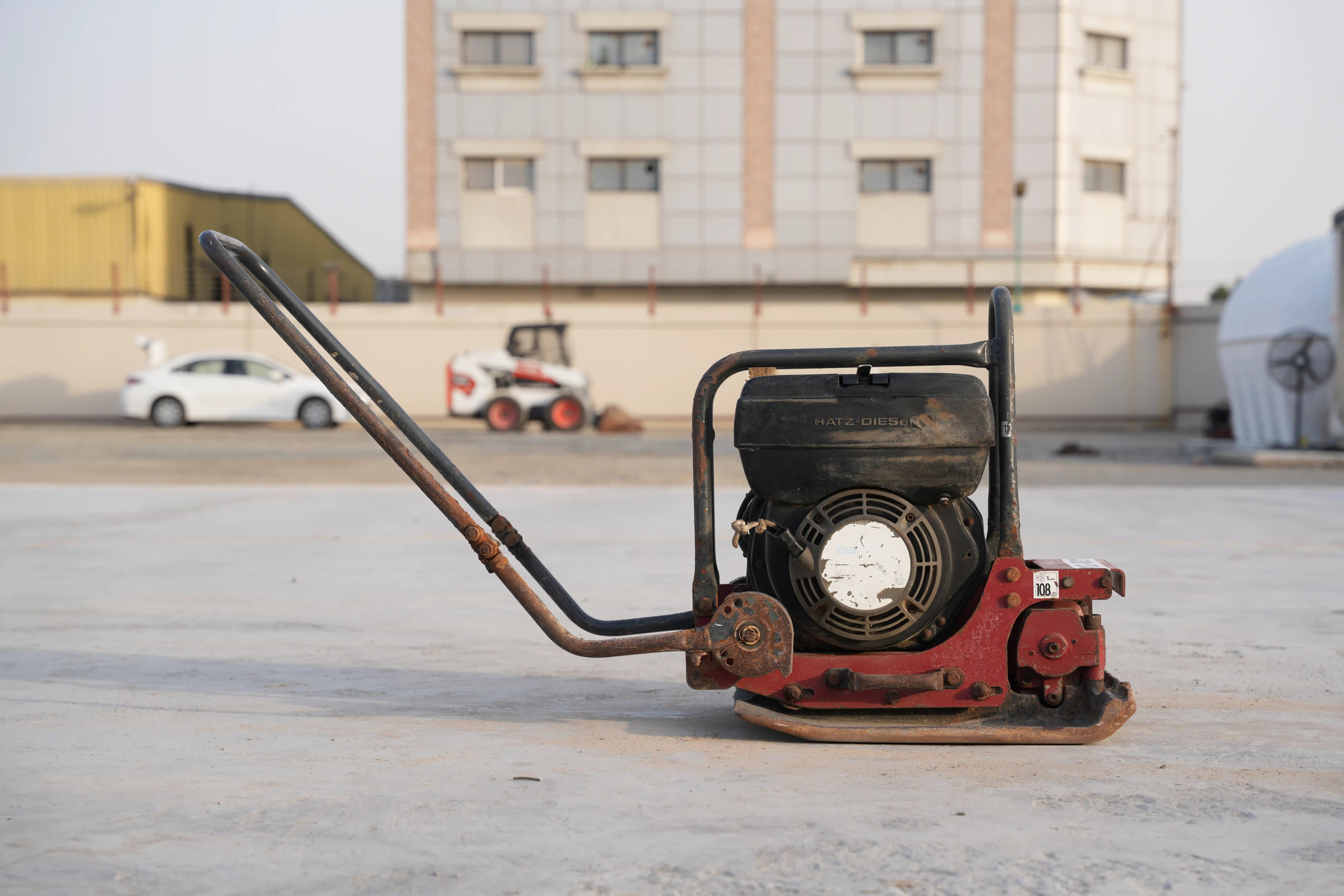 PLC-001-Dynapac-DFP10D-plate-compactor-exterior-right-side-view