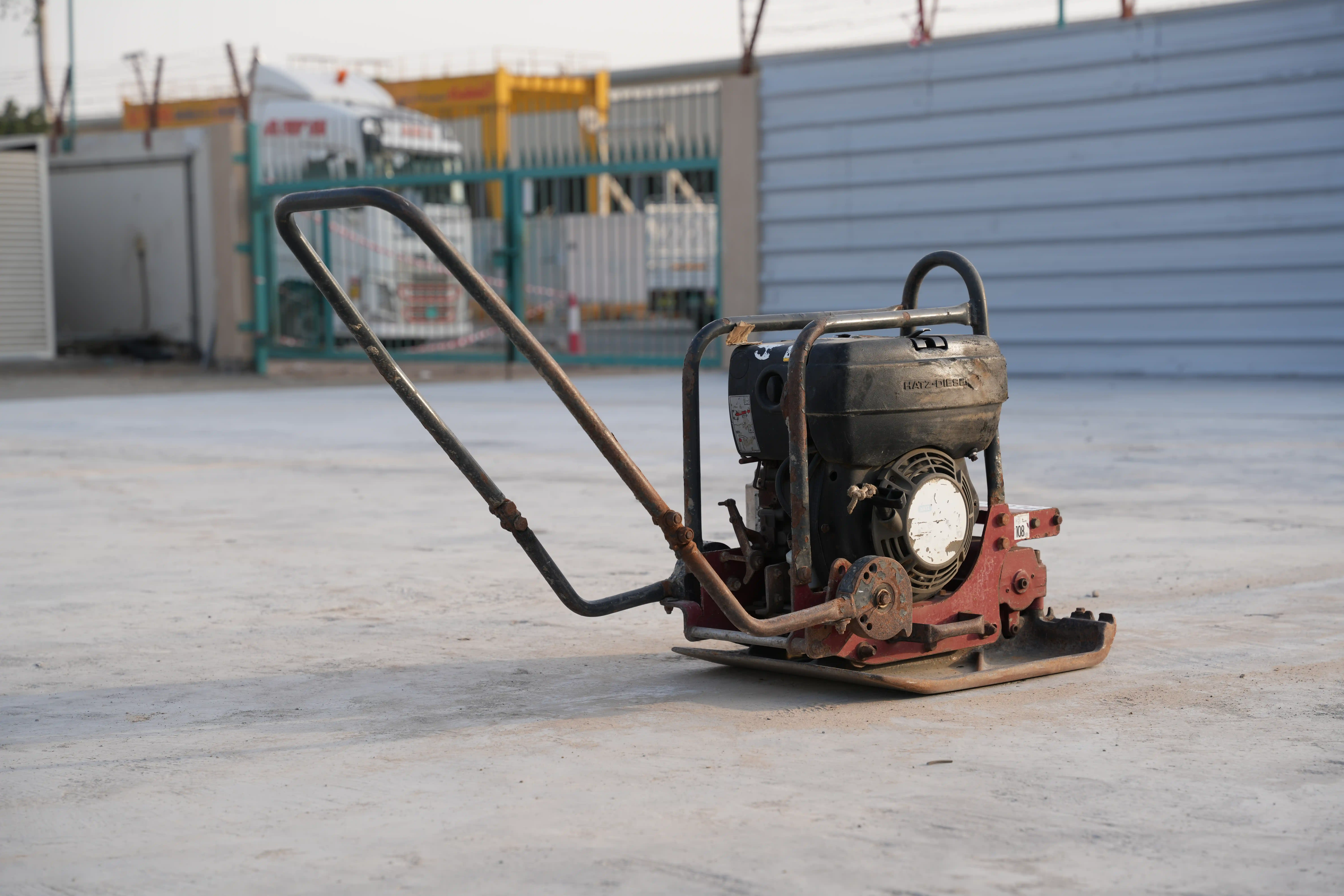 PLC-001-Dynapac-DFP10D-plate-compactor-exterior-rear-right-side-view