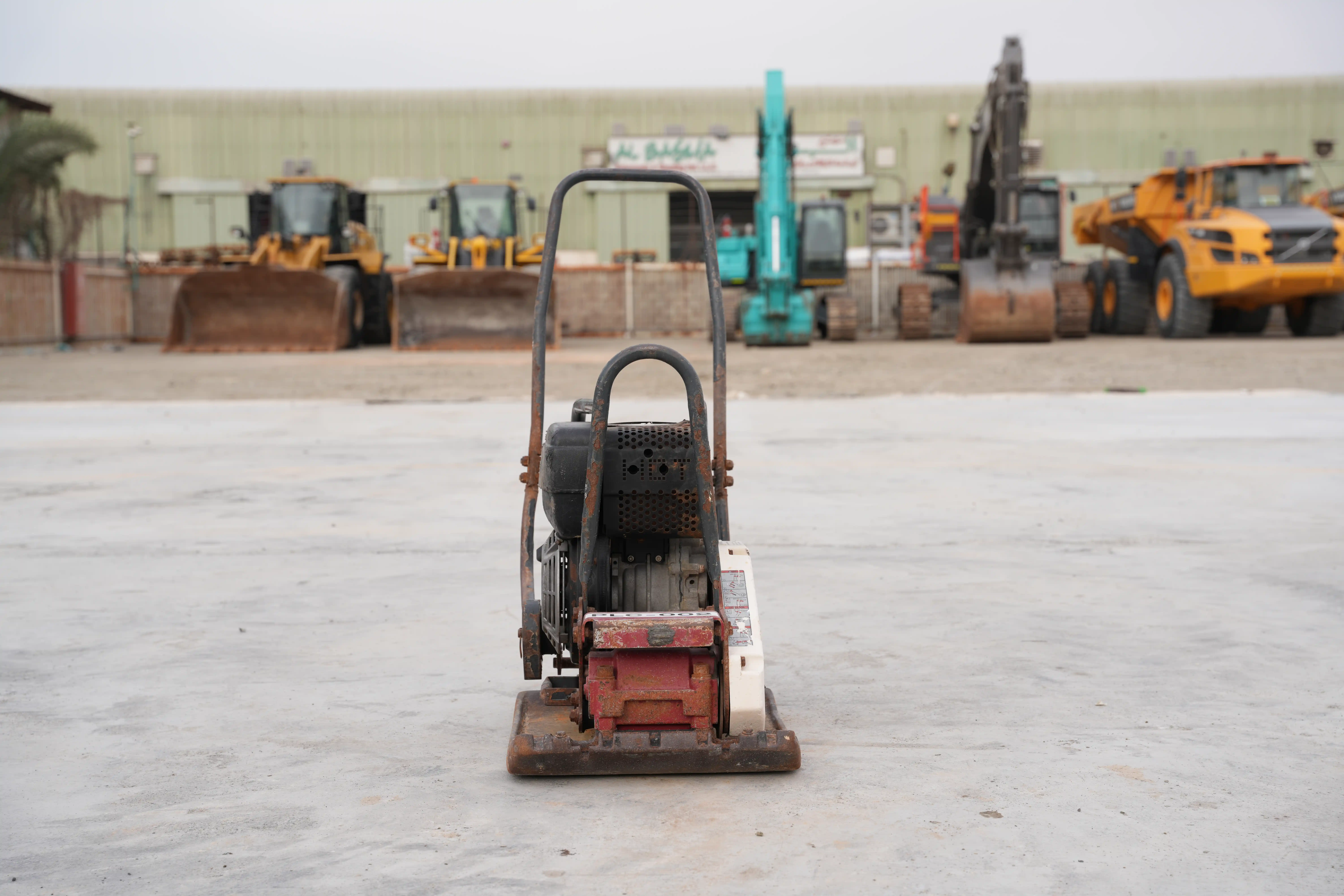 PLC-002-Dynapac-DFP10D-plate-compactor-exterior-front-view
