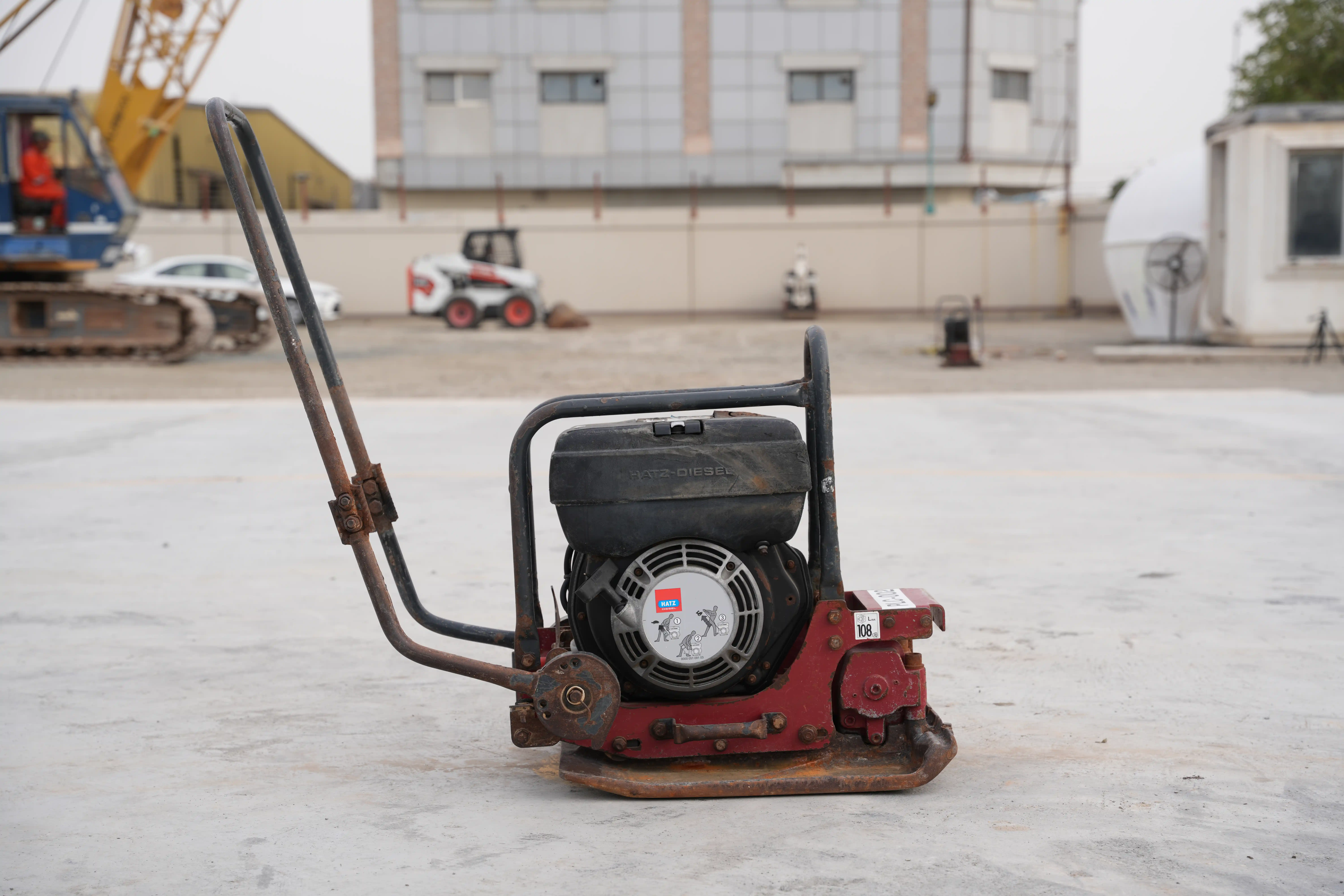 PLC-002-Dynapac-DFP10D-plate-compactor-exterior-right-side-view
