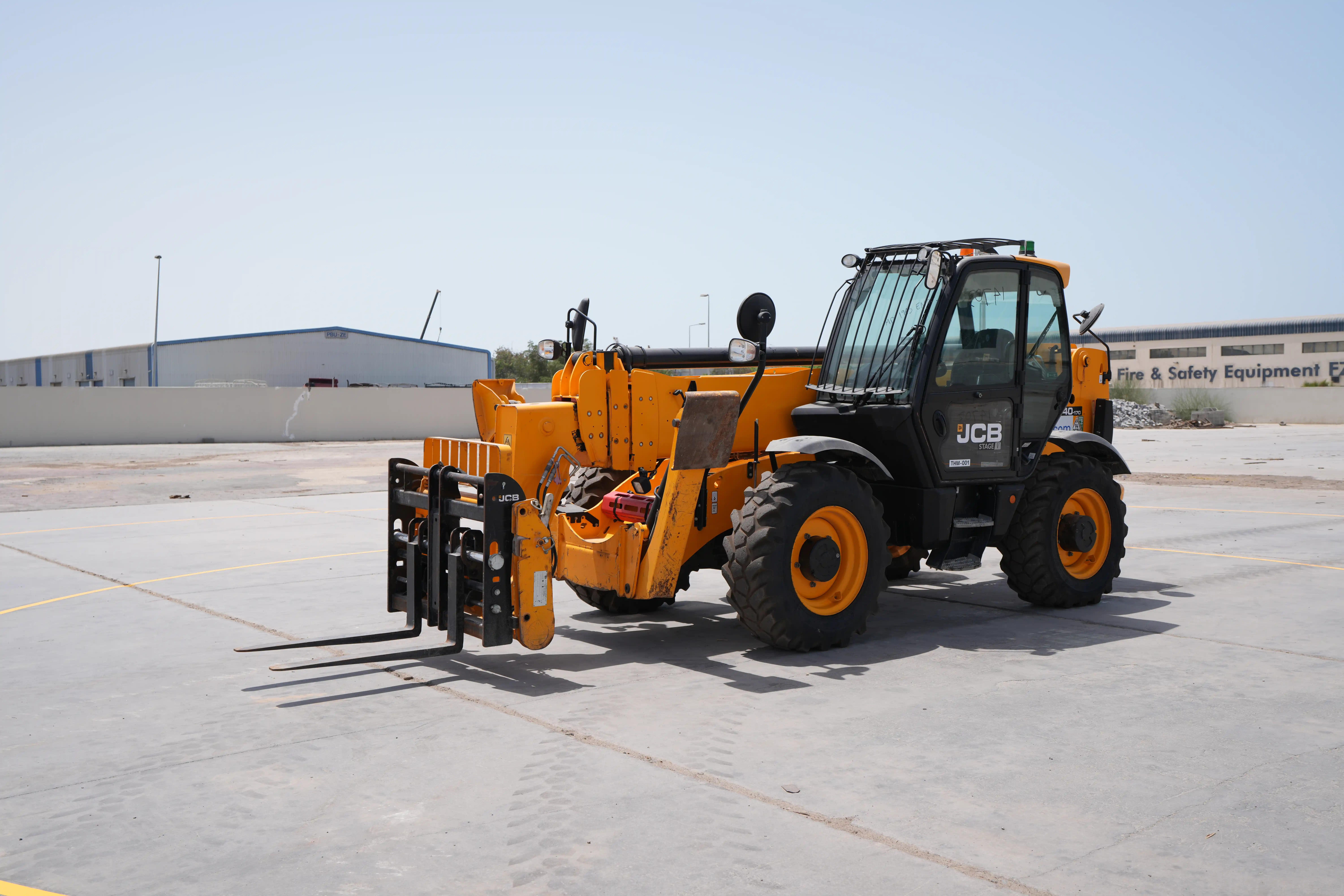 THM-001-JCB-540-170-telehandler-exterior-front-left-side-view