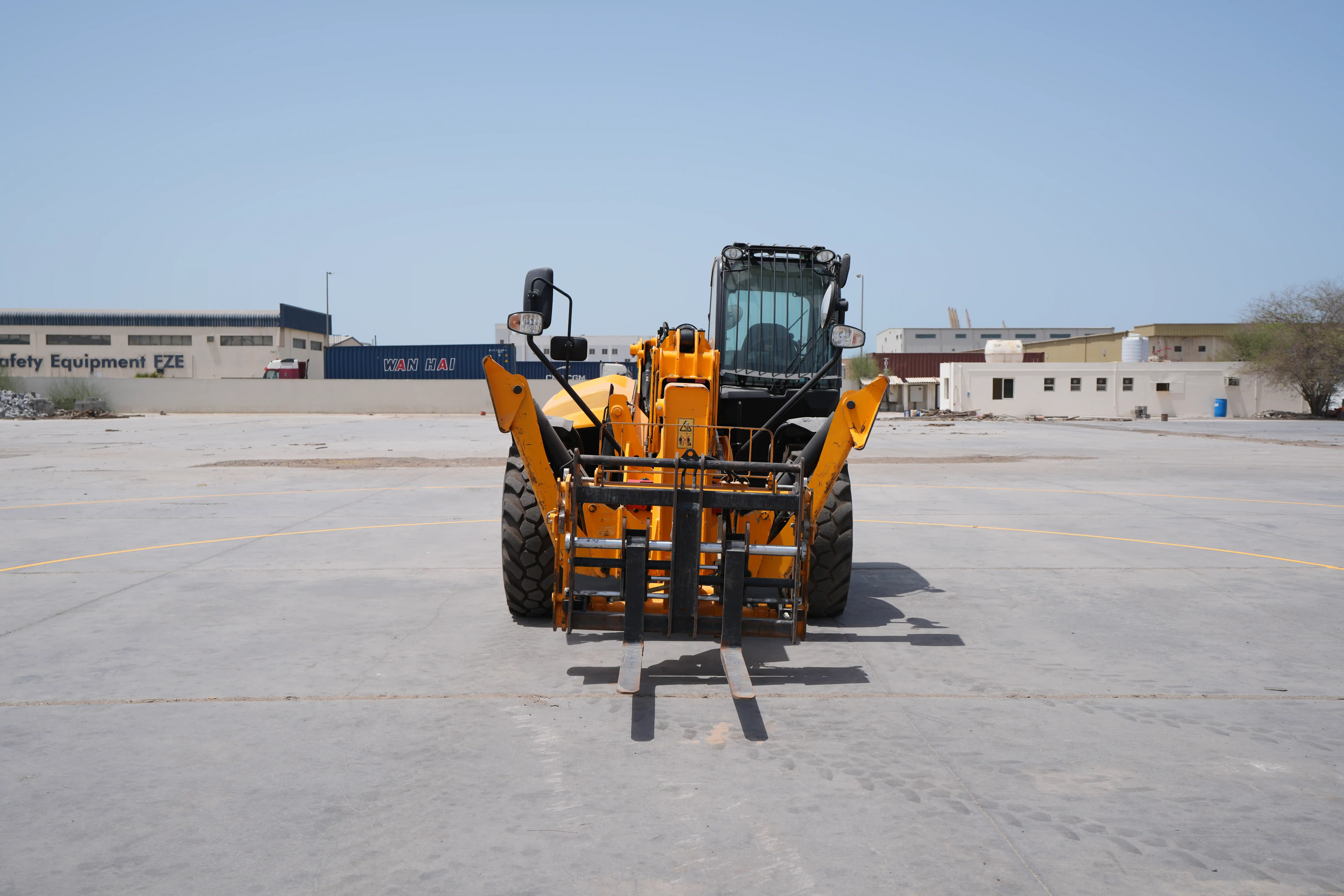 THM-001-JCB-540-170-telehandler-exterior-front-side-view