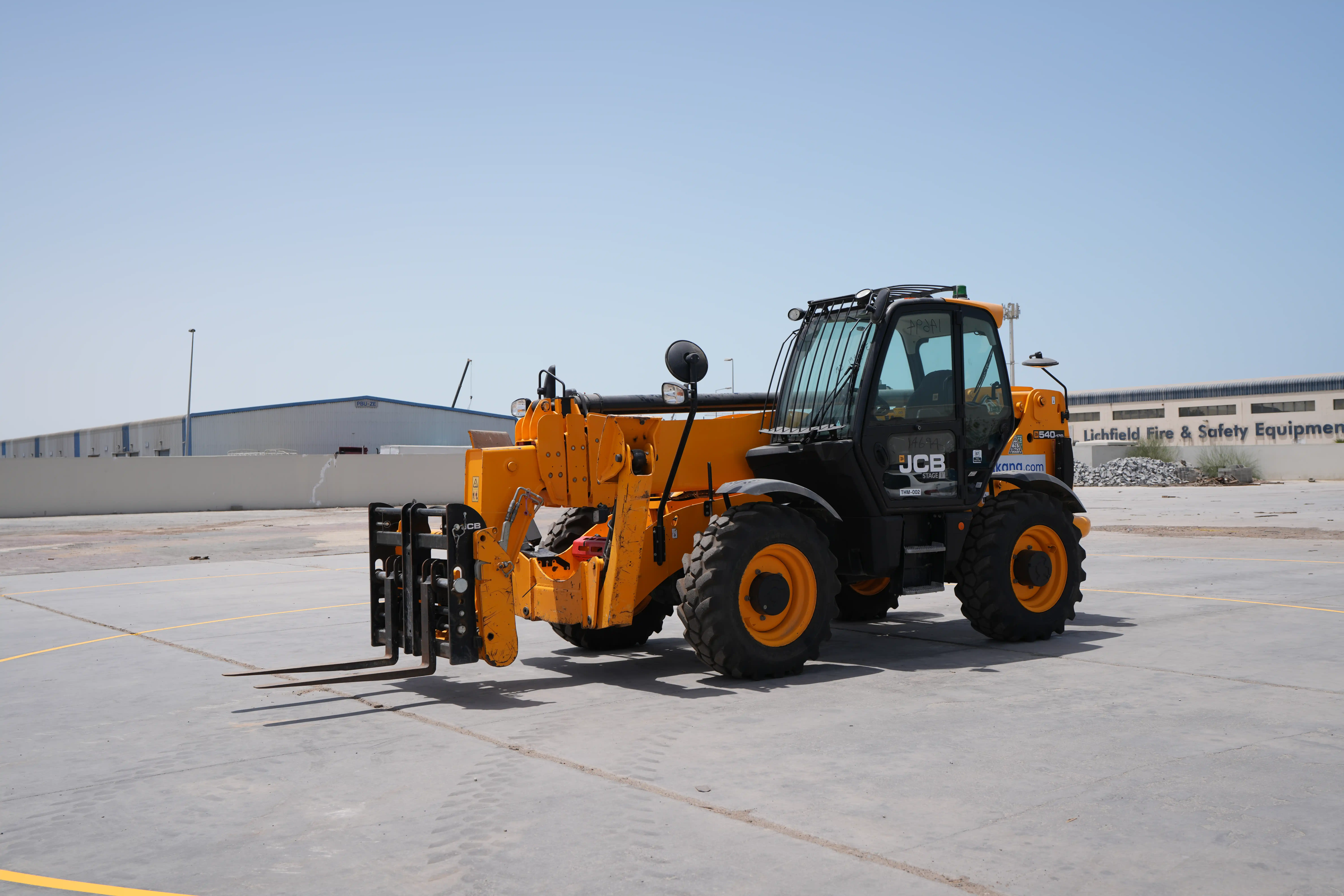 THM-002-JCB-540-170-telehandler-exterior-front-left-side-view