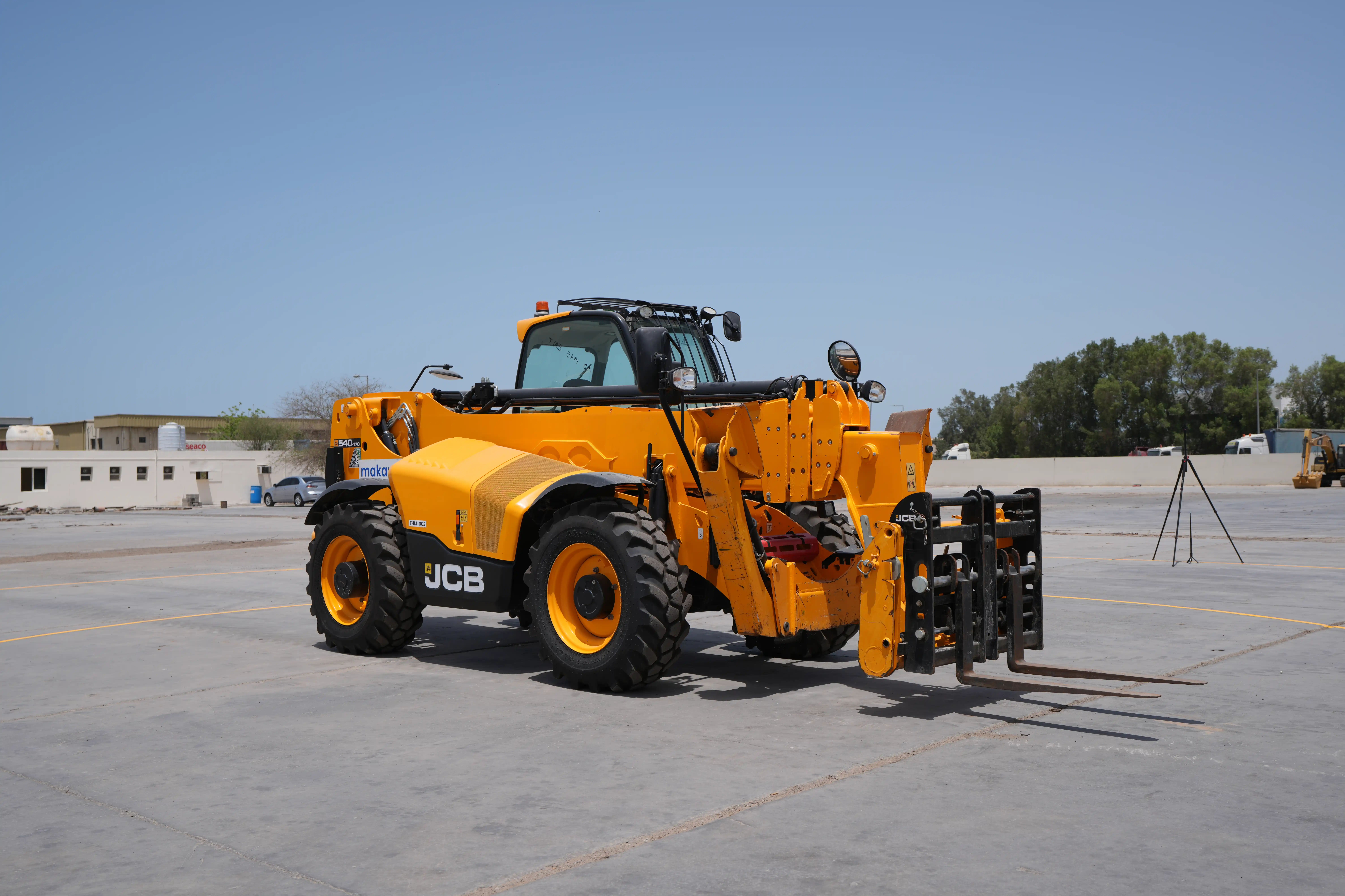 THM-002-JCB-540-170-telehandler-exterior-front-right-side-view