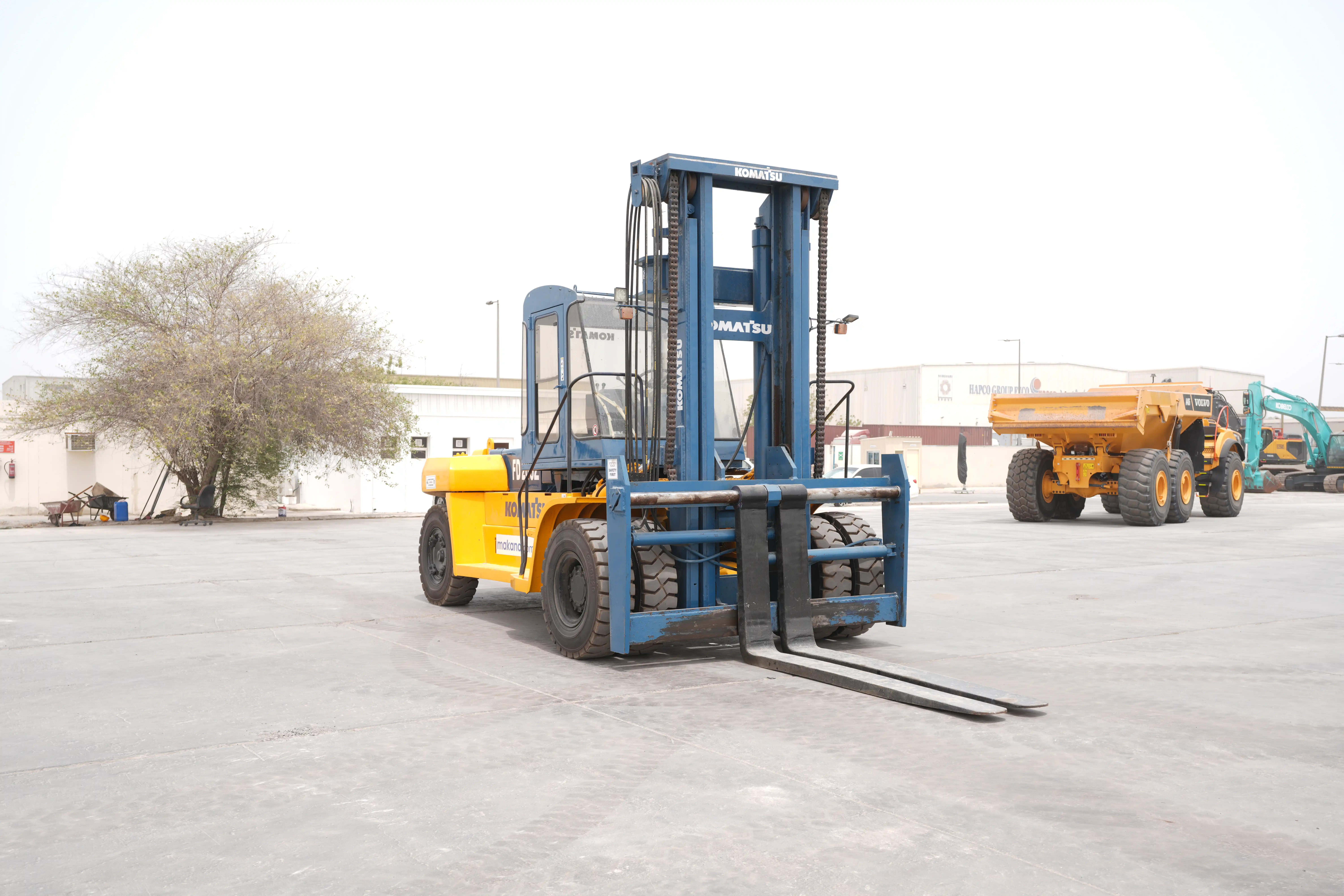 FLM-001-Komatsu-FD200Z-6-forklift-exterior-front-right-side-view