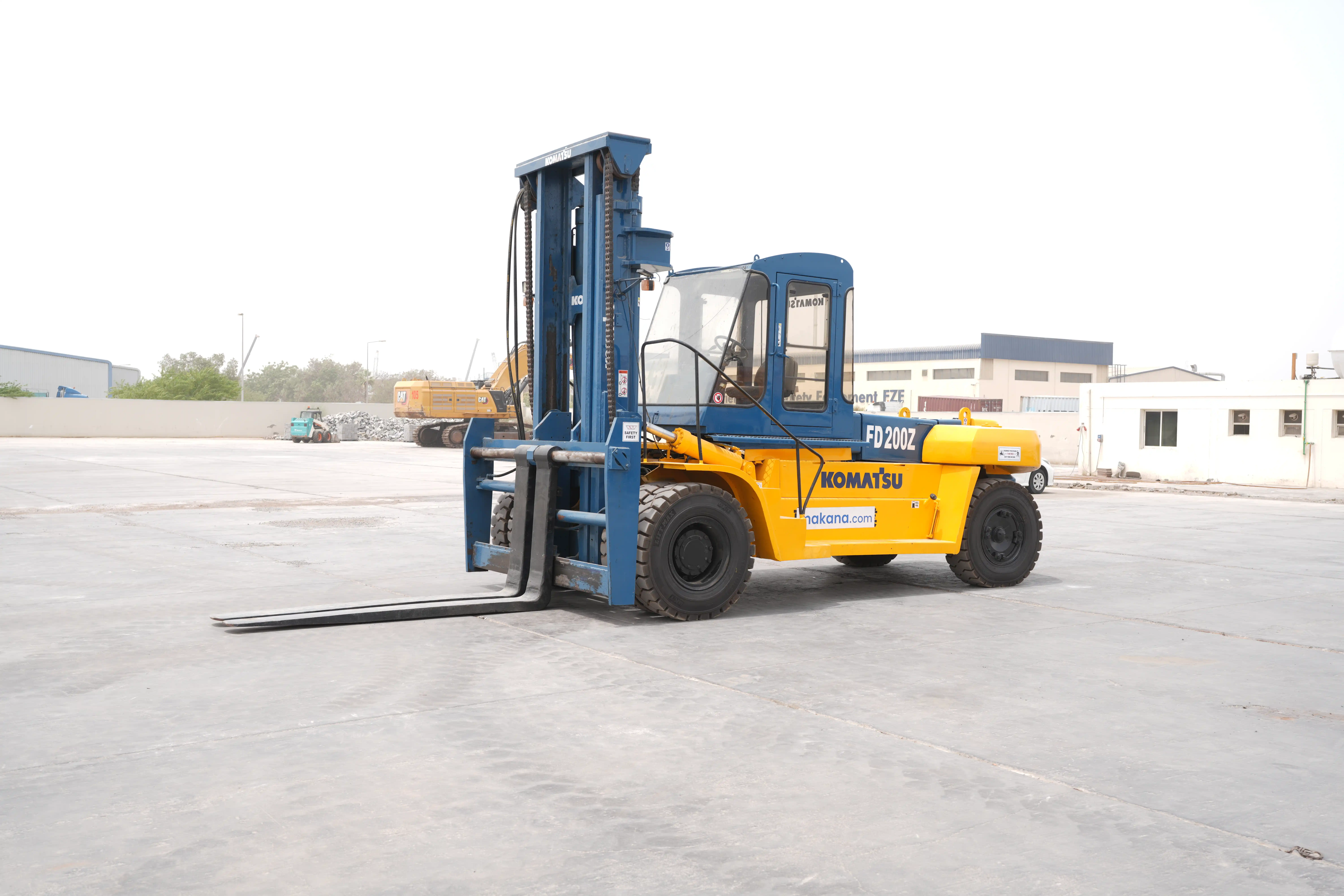 FLM-001-Komatsu-FD200Z-6-forklift-exterior-front-left-side-view