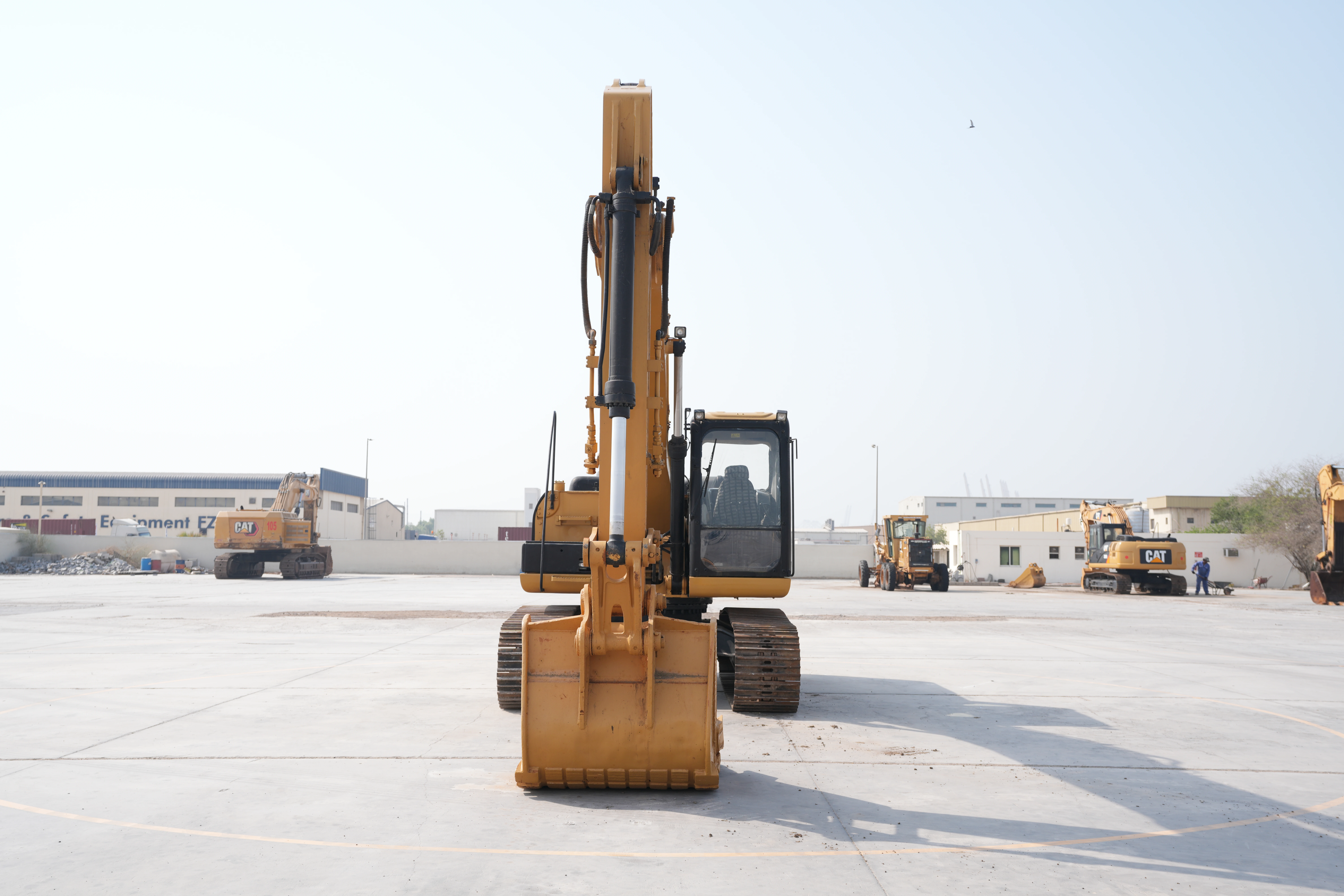 Product-Cat 320D2 medium excavator-exterior