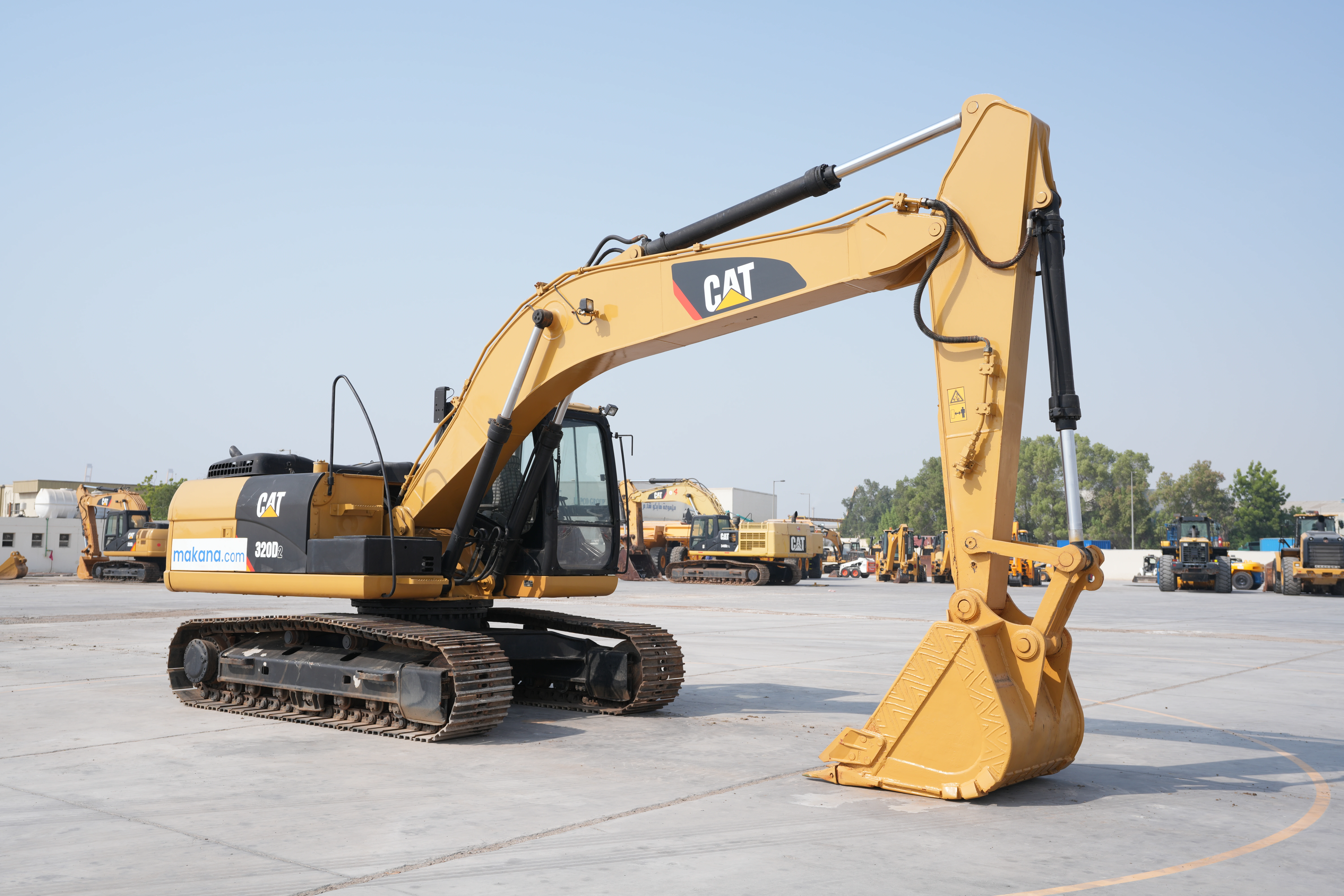 Product-Cat 320D2 medium excavator-exterior