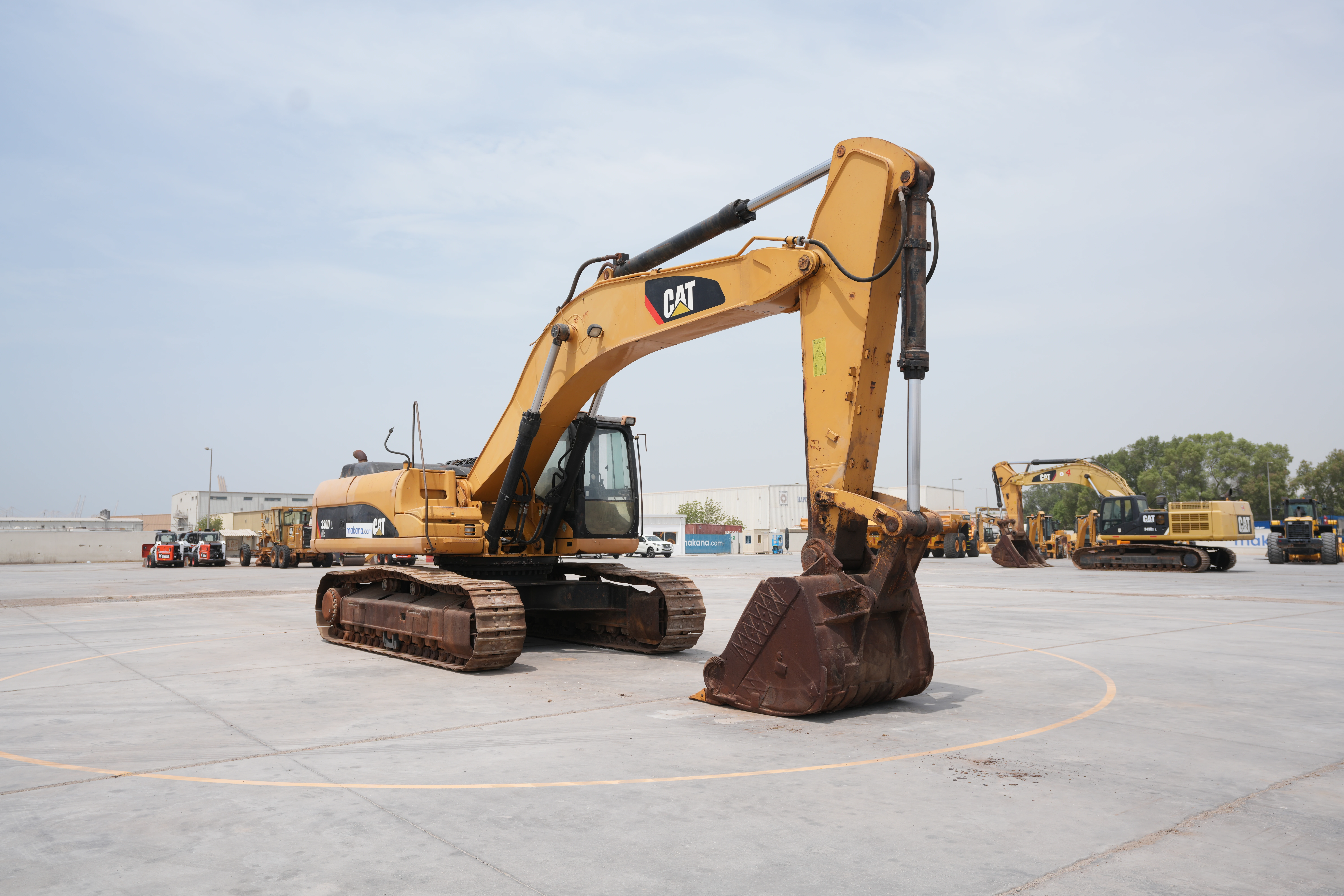 Product-Cat 330D medium excavator-exterior