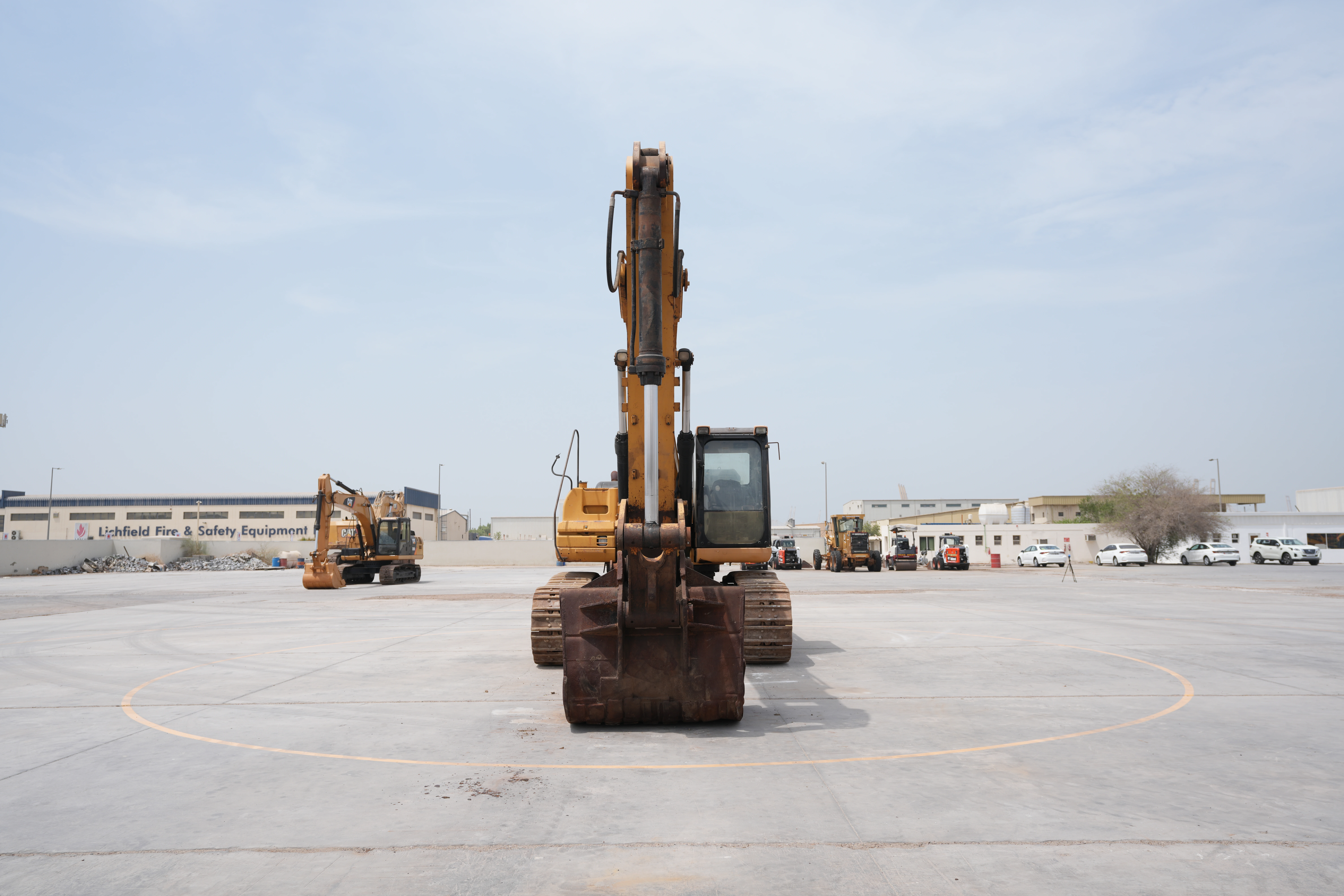 Product-Cat 330D medium excavator-exterior