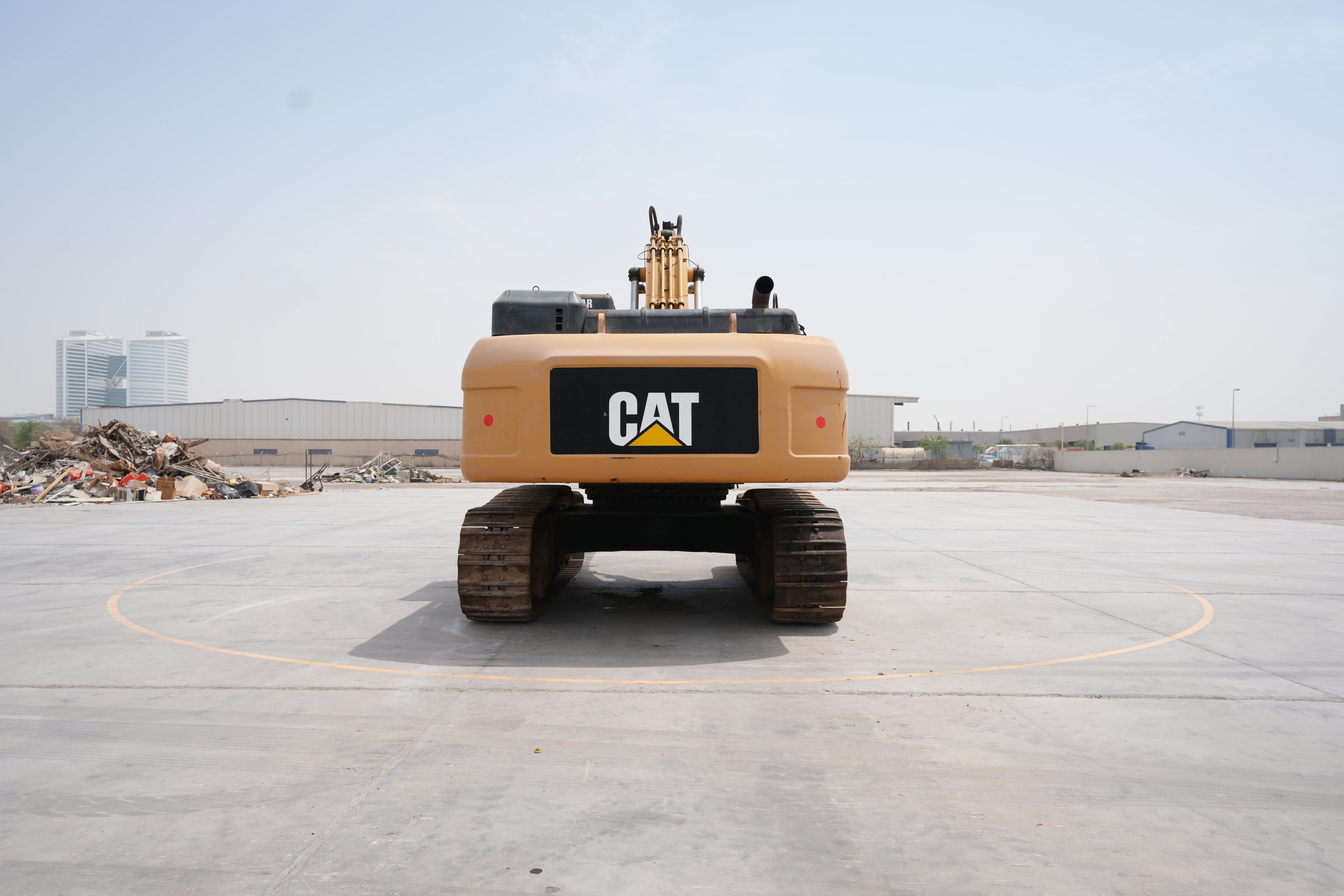 Product-Cat 330D medium excavator-exterior