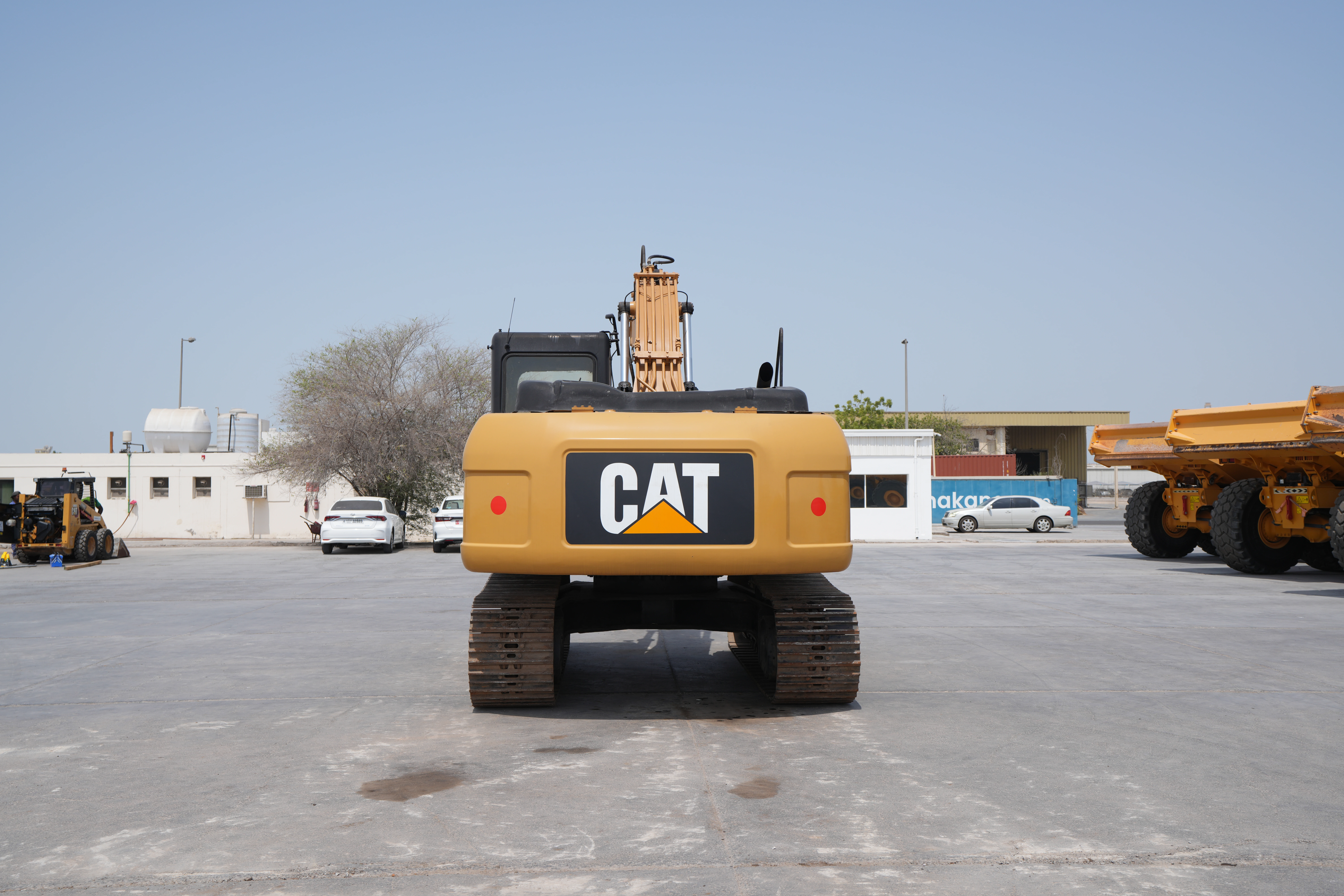 Product-Cat 320D2 medium excavator-exterior