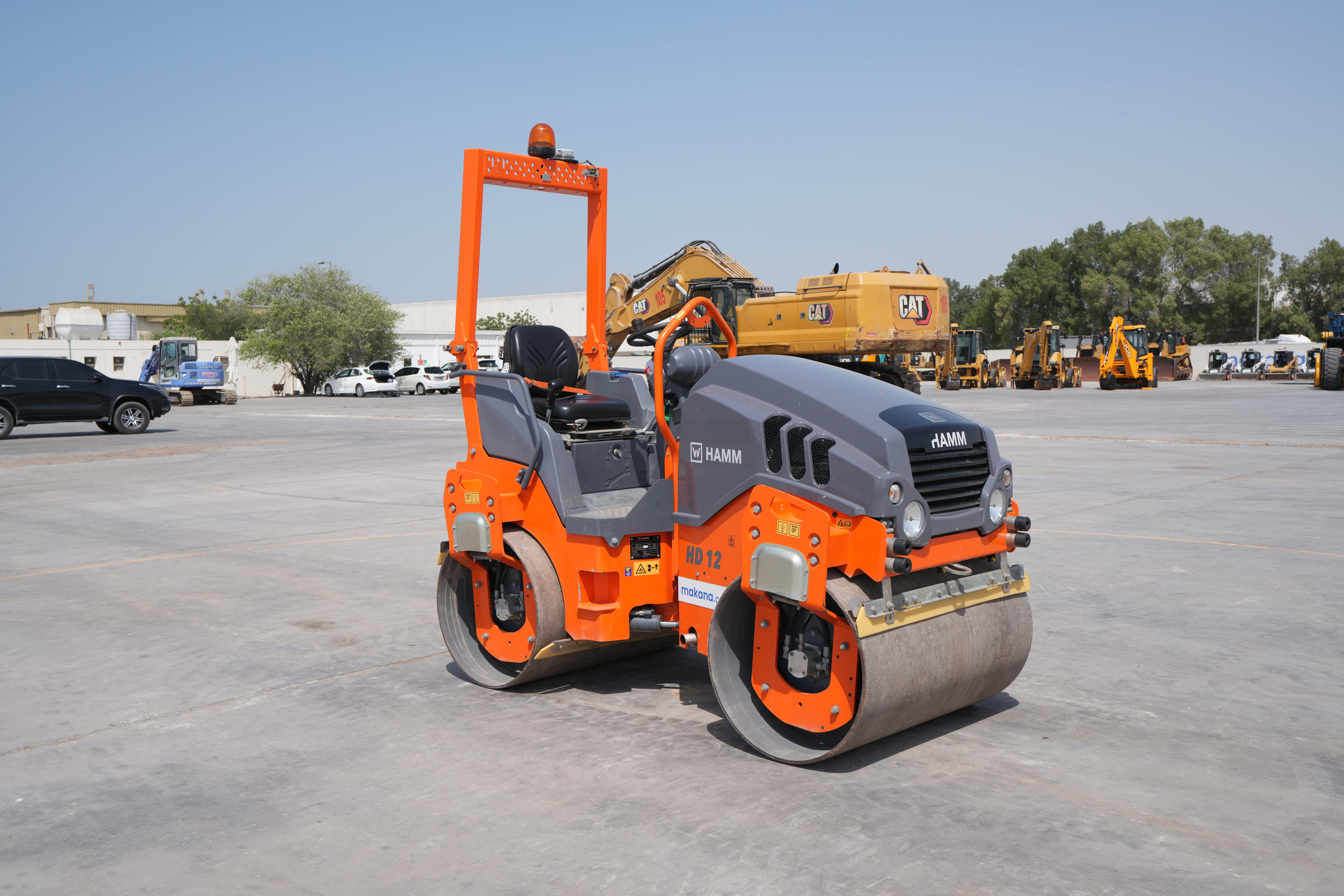 SRC-002-Hamm-HD-12-VV-tandem-roller-exterior-front-right-side-view