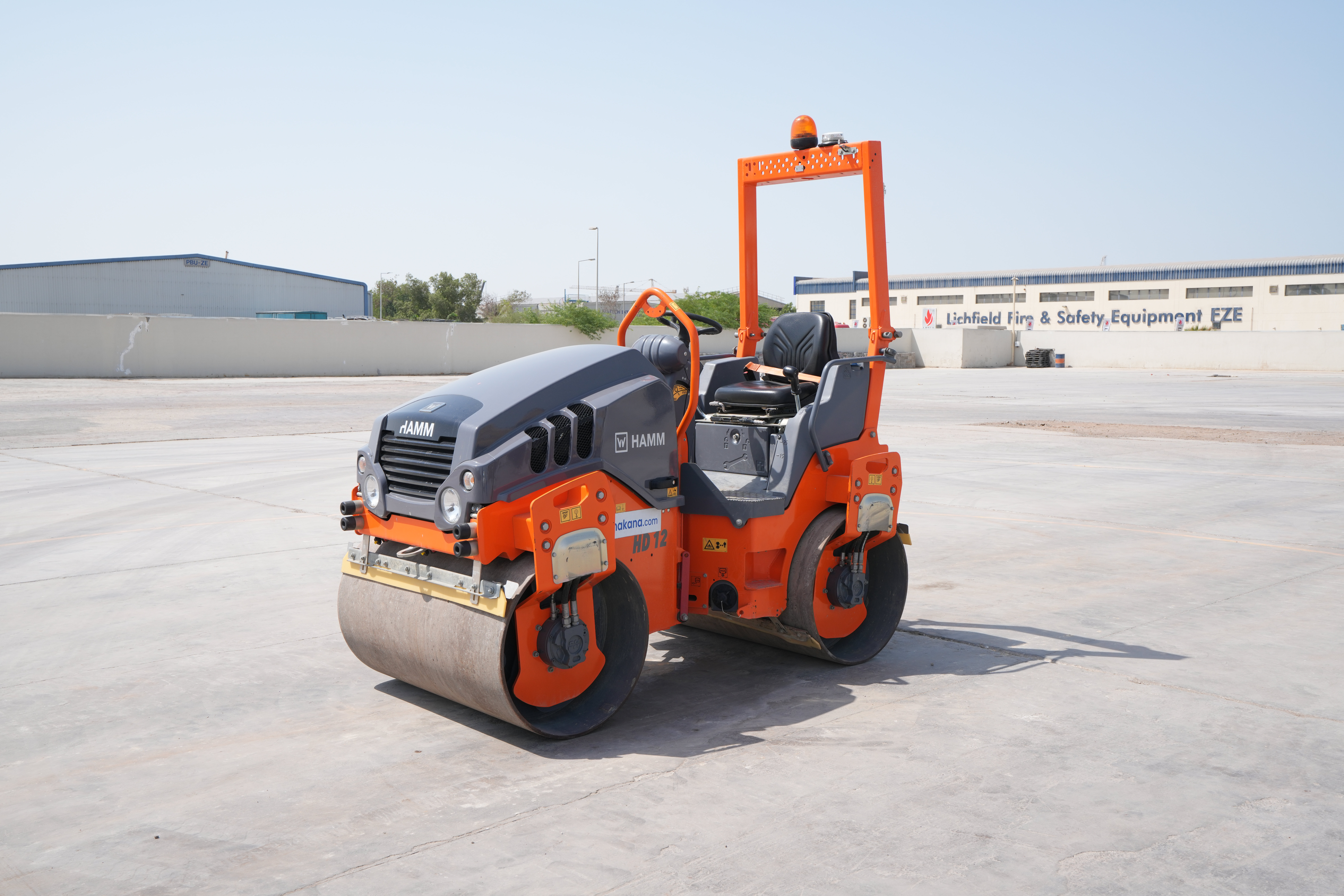 SRC-002-Hamm-HD-12-VV-tandem-roller-exterior-front-left-side-view