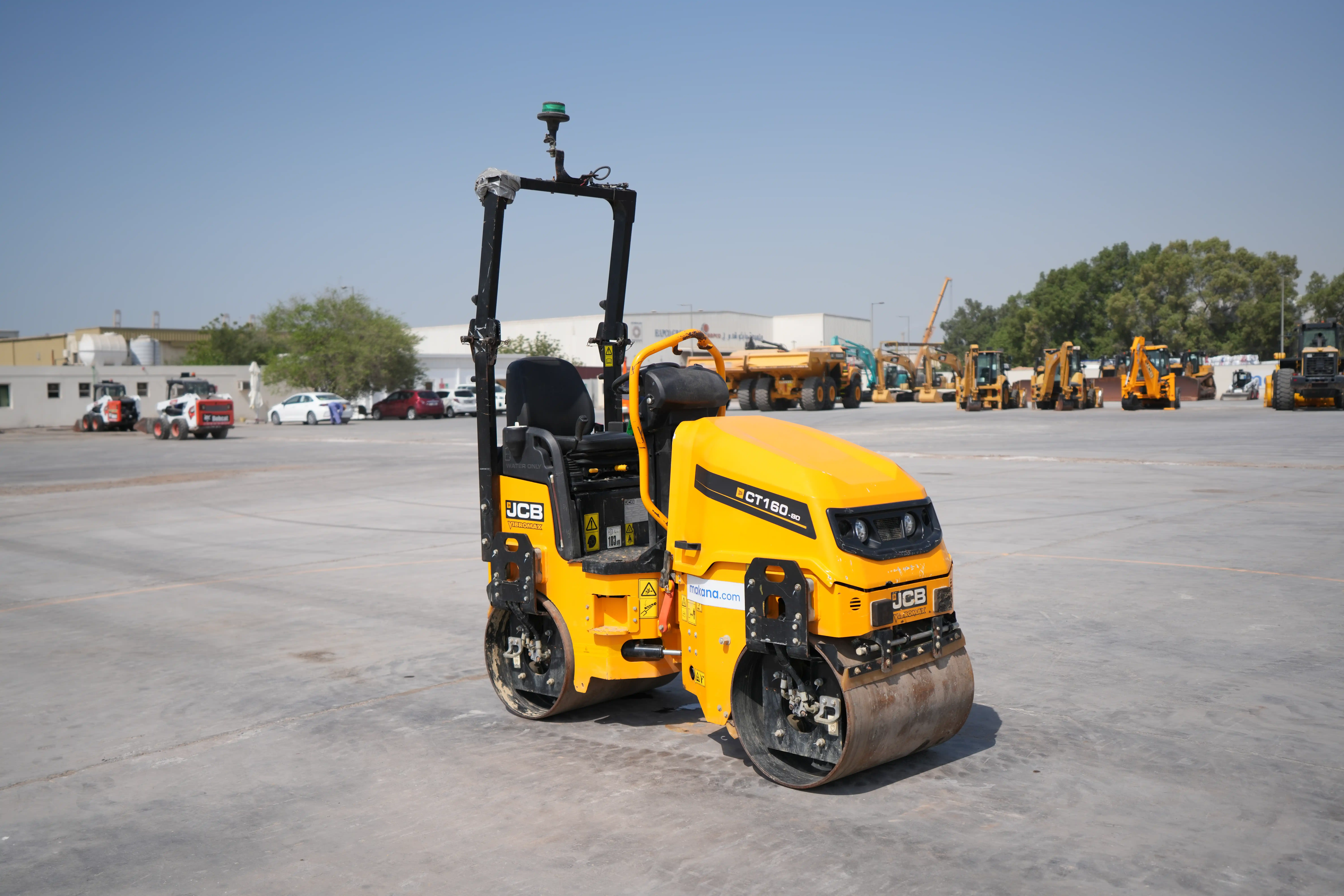 SRC-003-JCB-CT160-80-tandem-roller-exterior-front-right-side-view