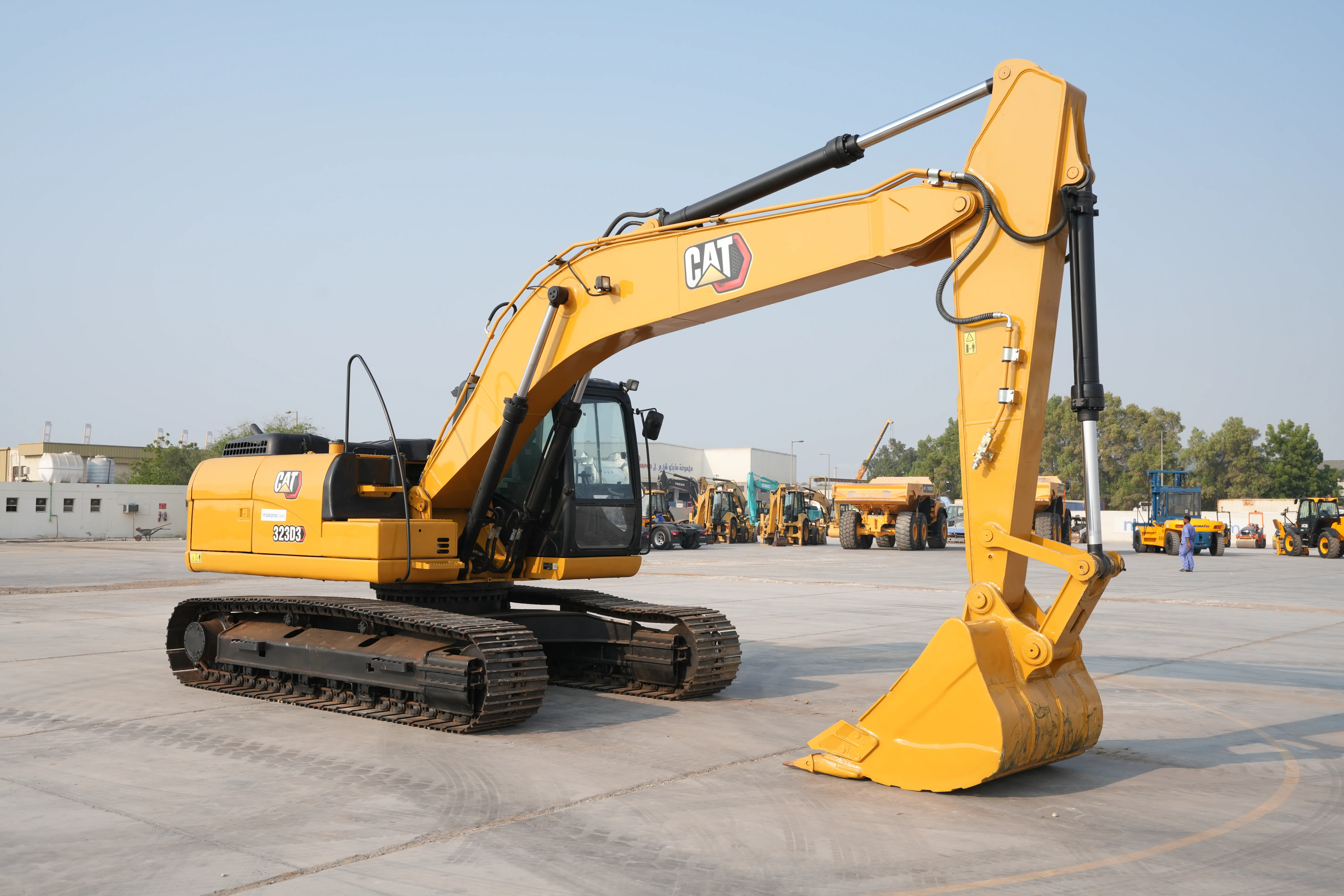 Product-Cat 323D3 medium excavator-exterior