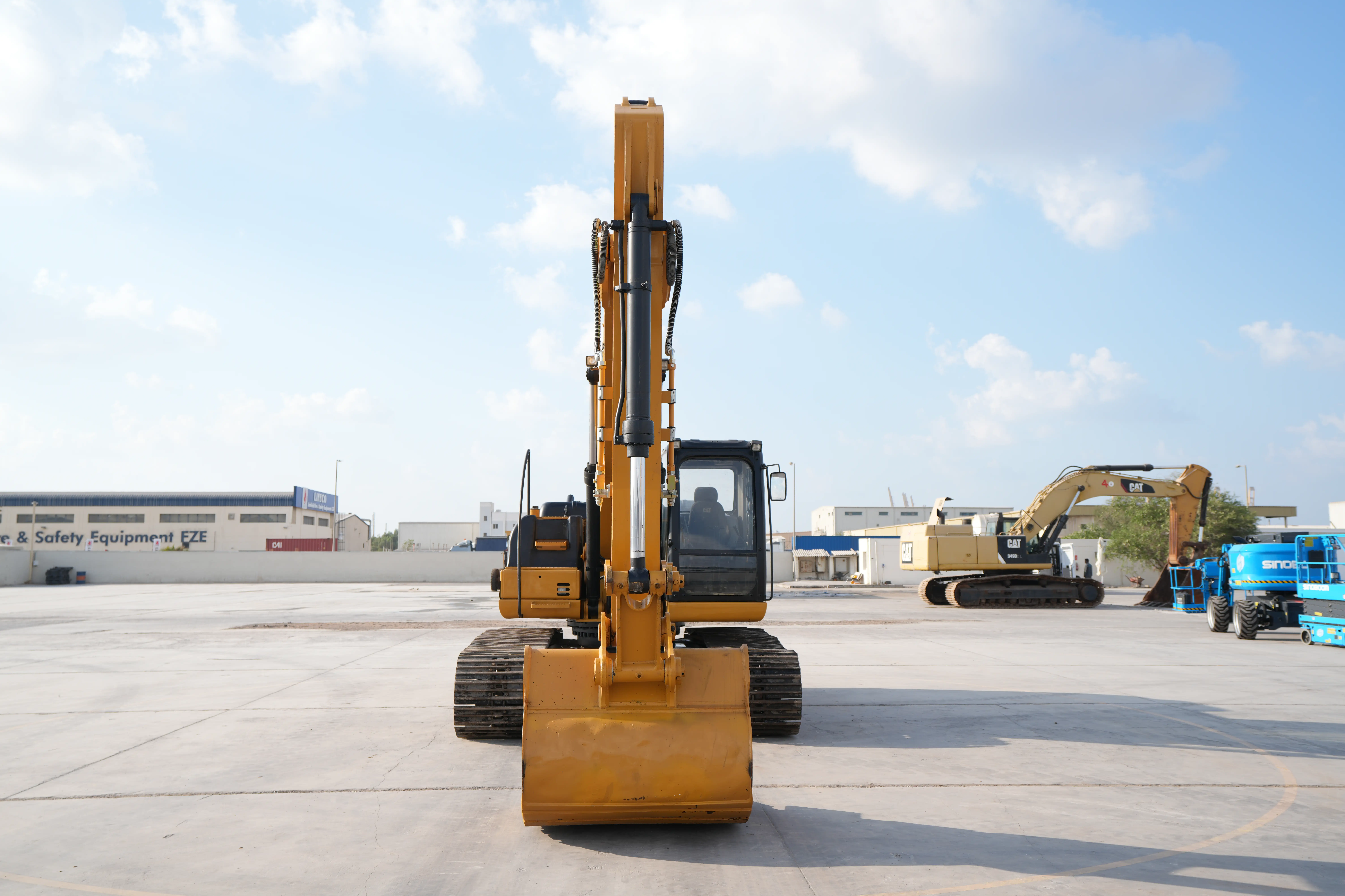 Product-Cat 323D3 medium excavator-exterior