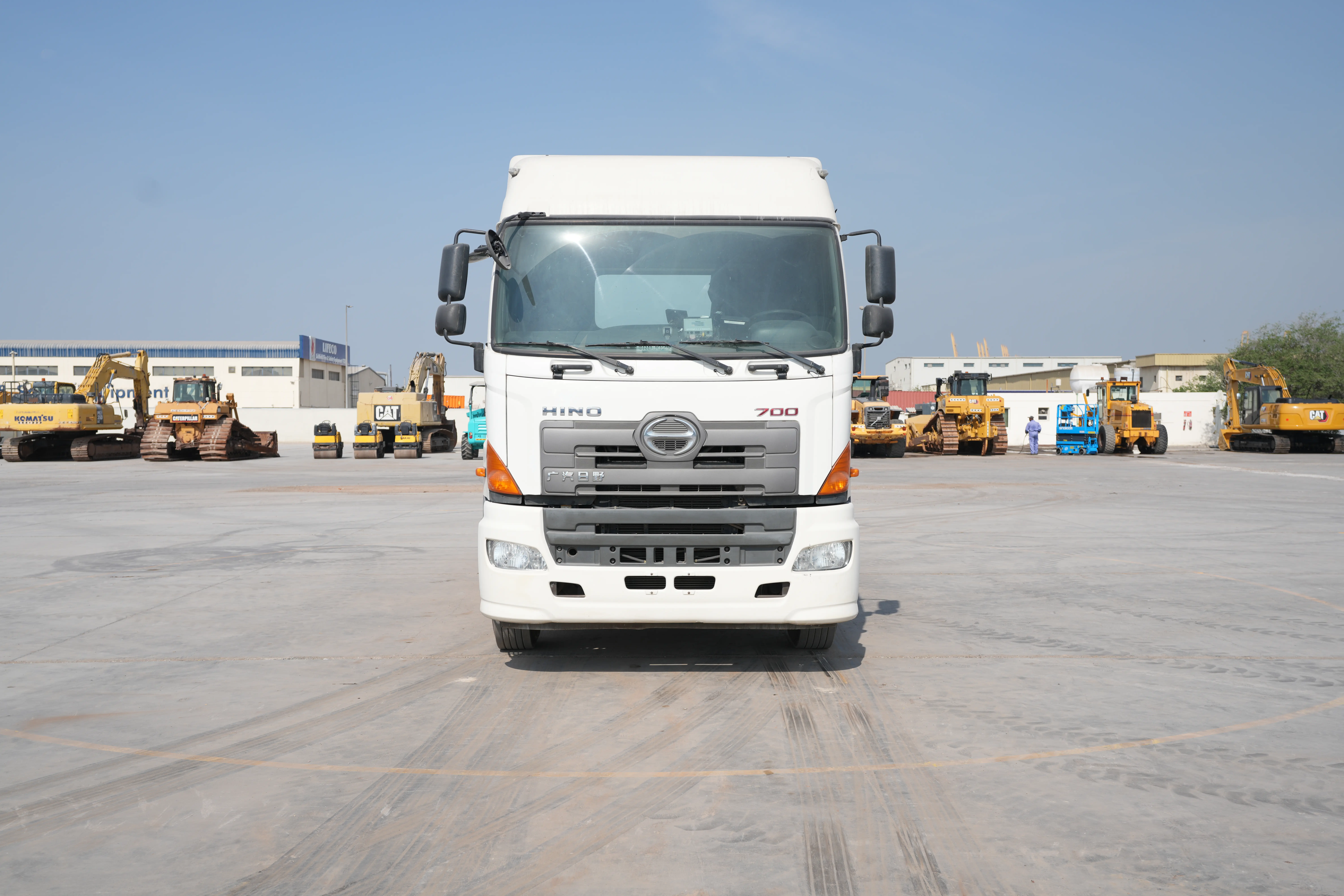 Product-Hino 700 6x4 trailer truck head-exterior
