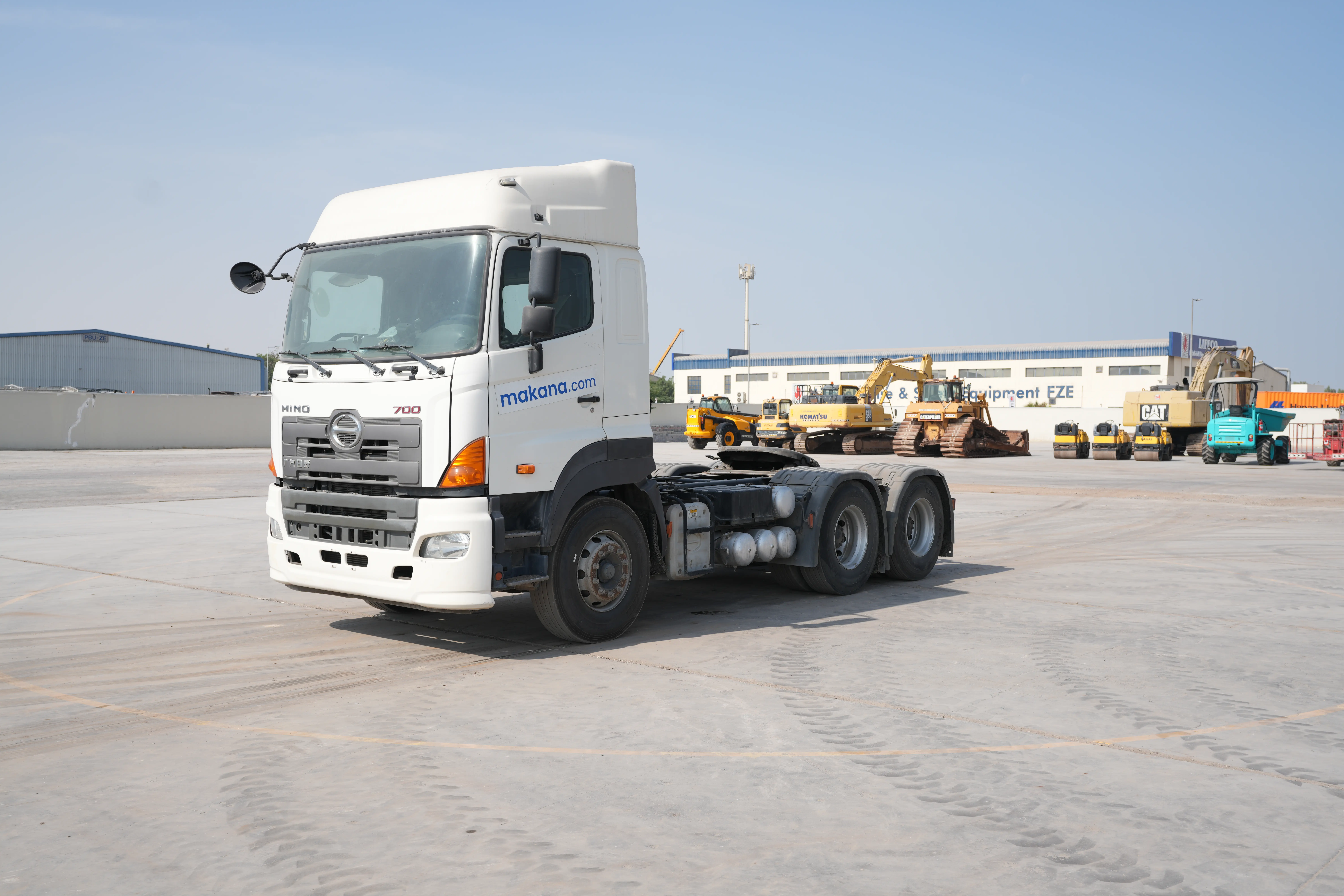 Product-Hino 700 6x4 trailer truck head-exterior