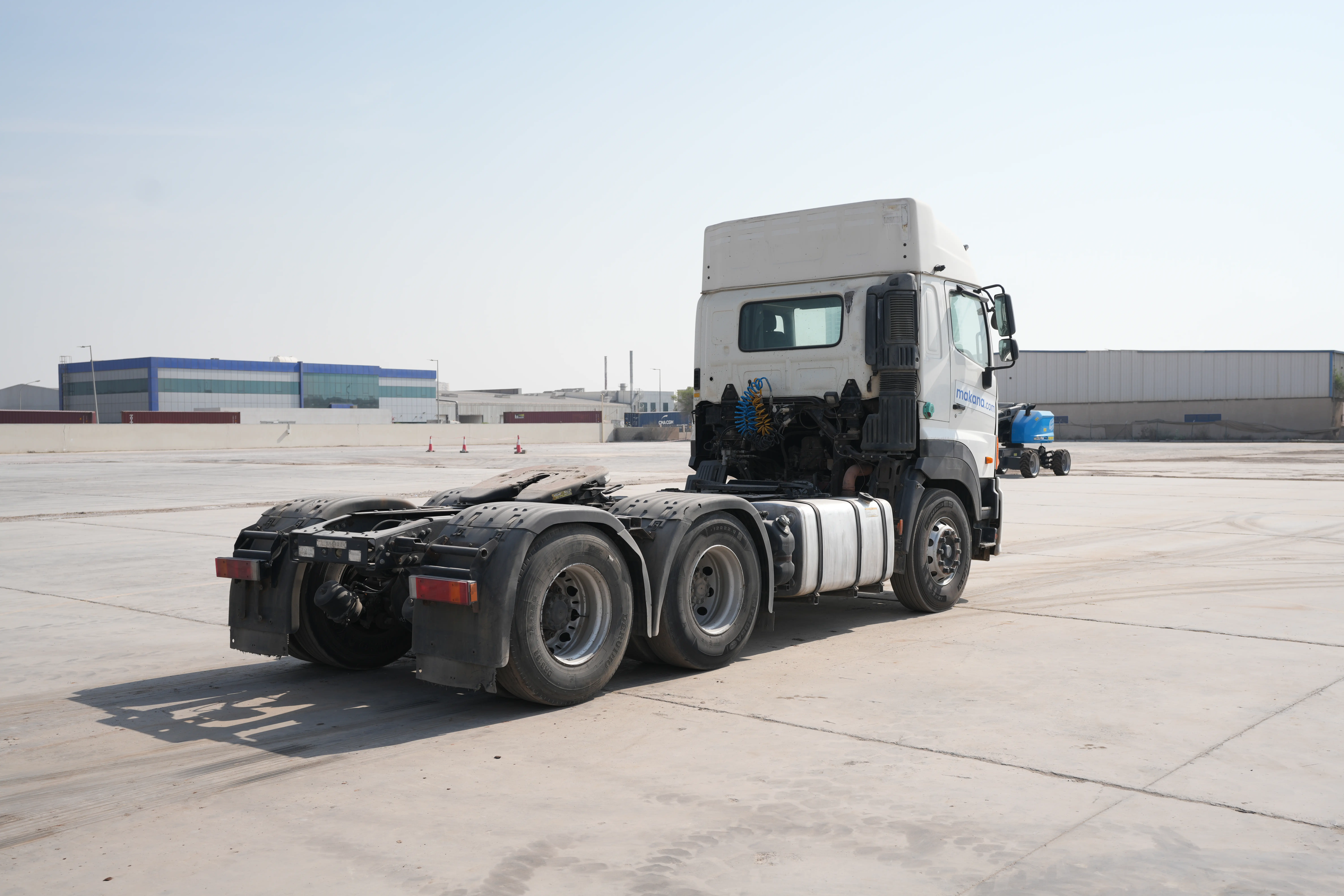Product-Hino 700 6x4 trailer truck head-exterior