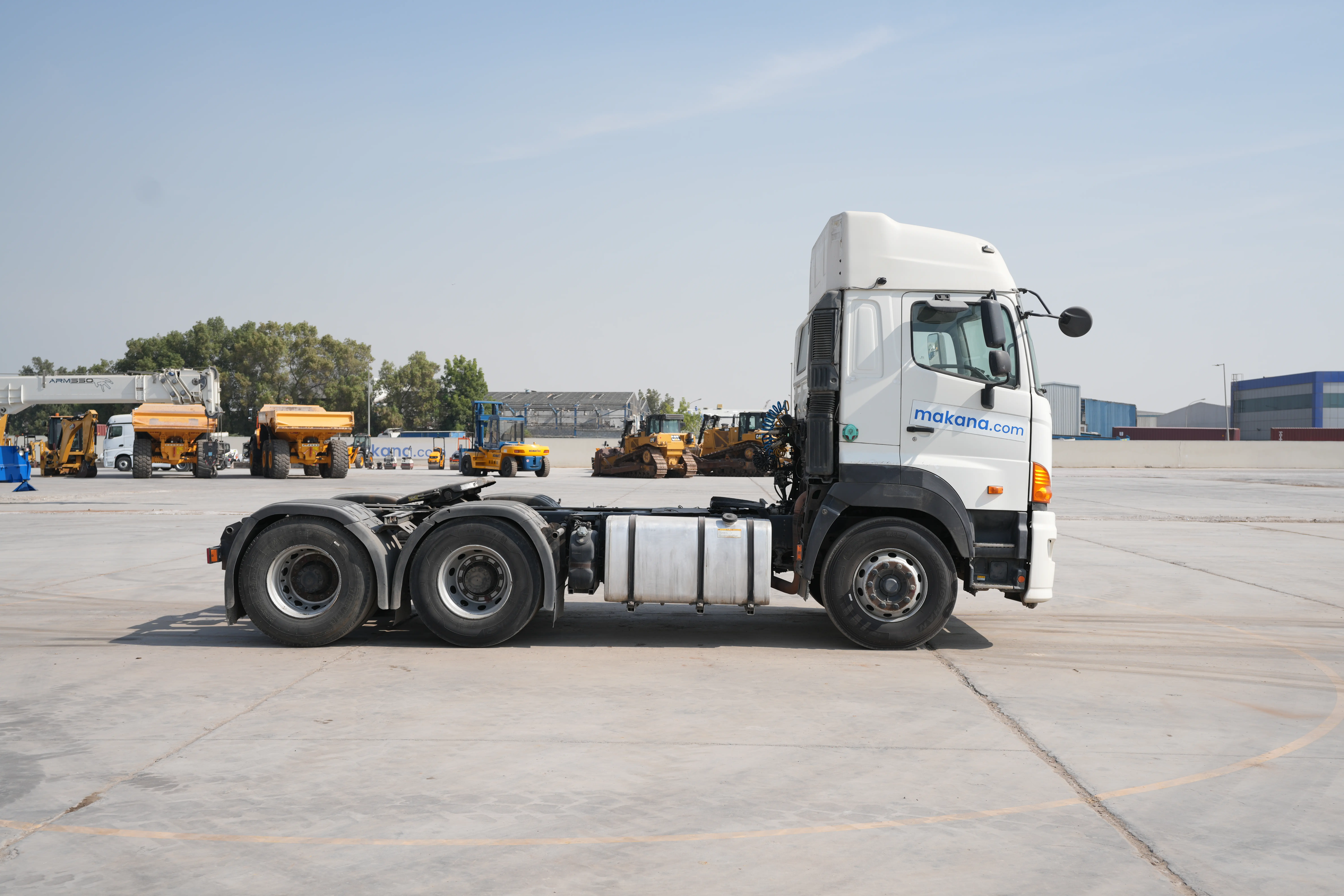 Product-Hino 700 6x4 trailer truck head-exterior
