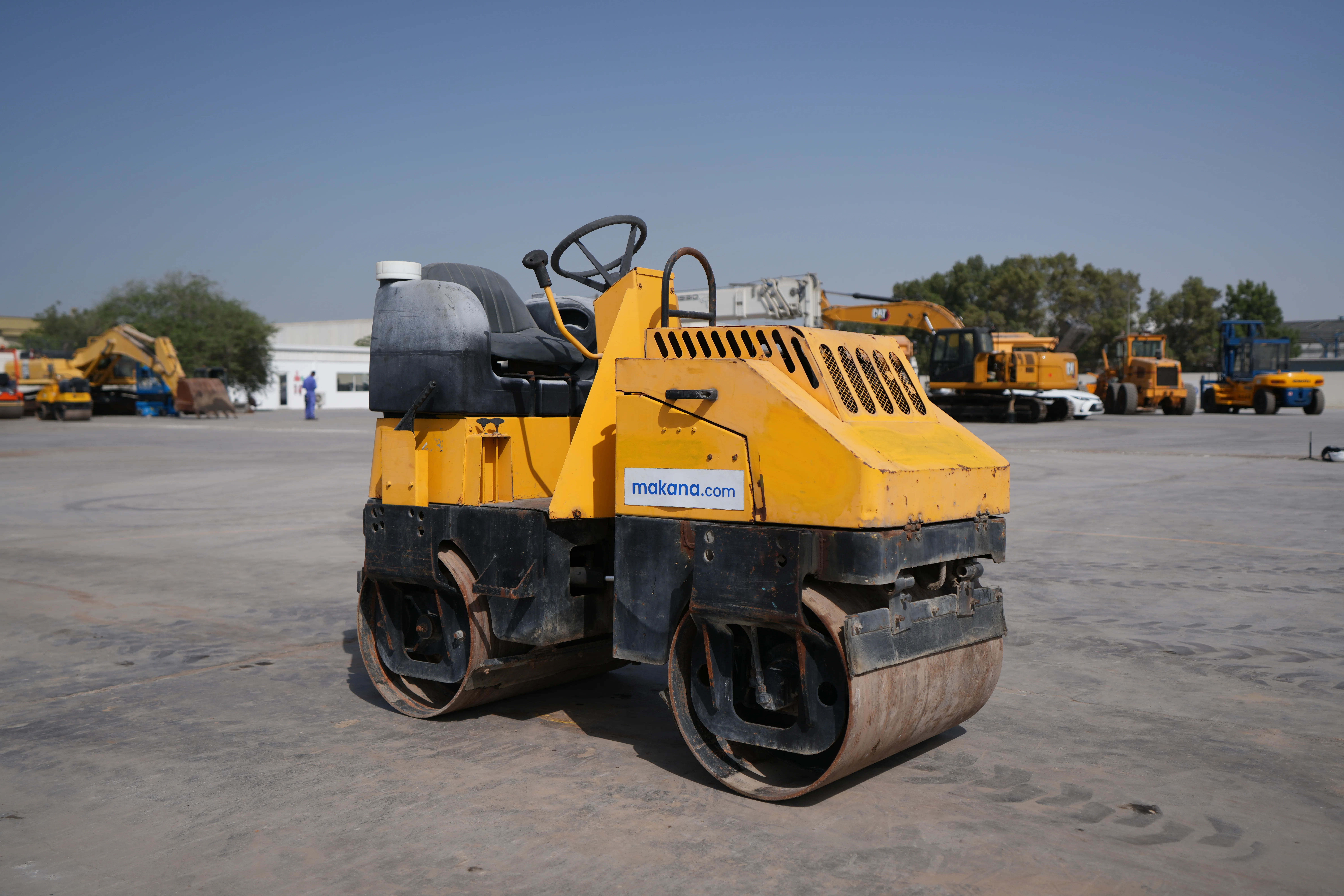 Product-Sakai CR270 tandem roller-exterior