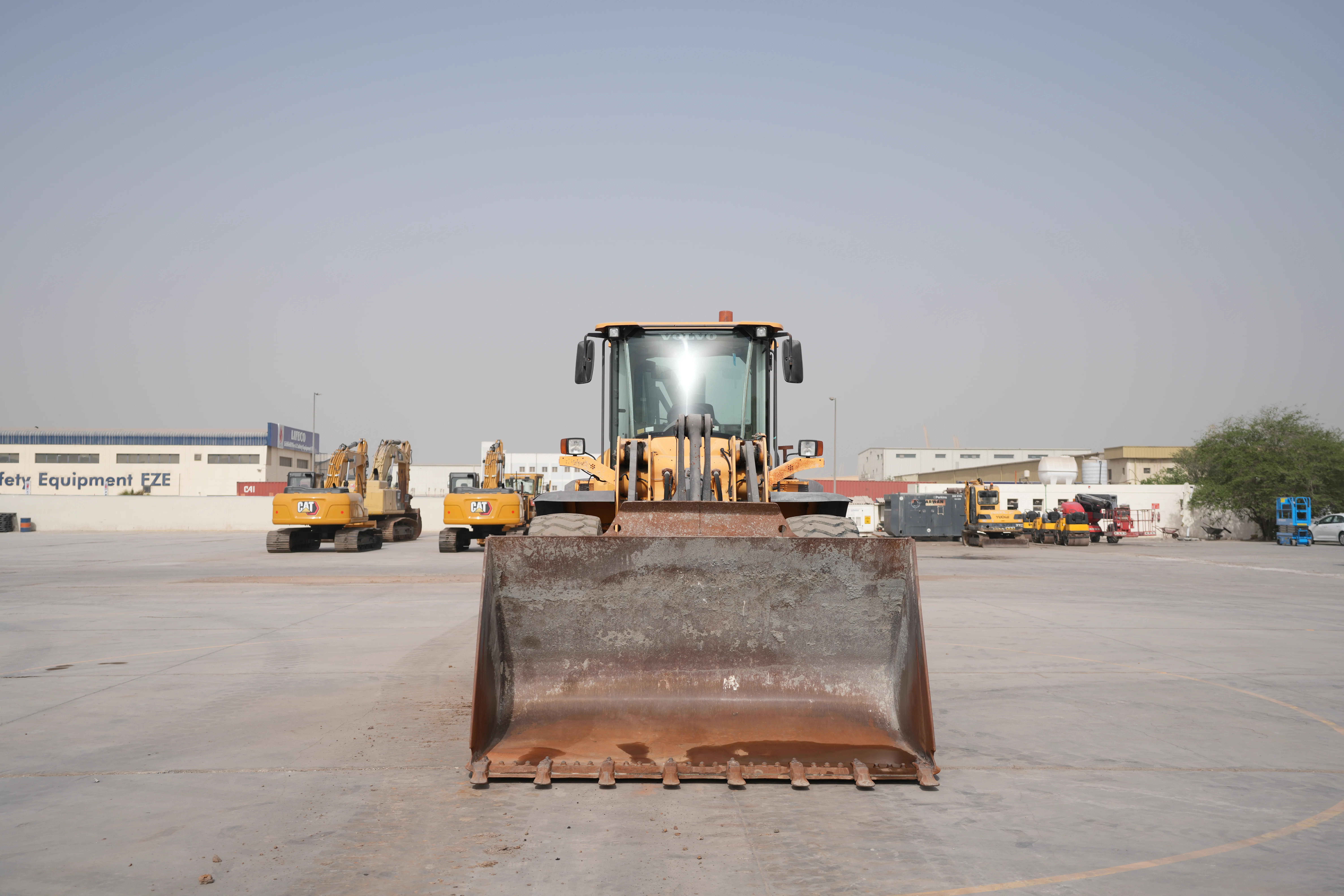 Product-Volvo L120F wheel loader-exterior