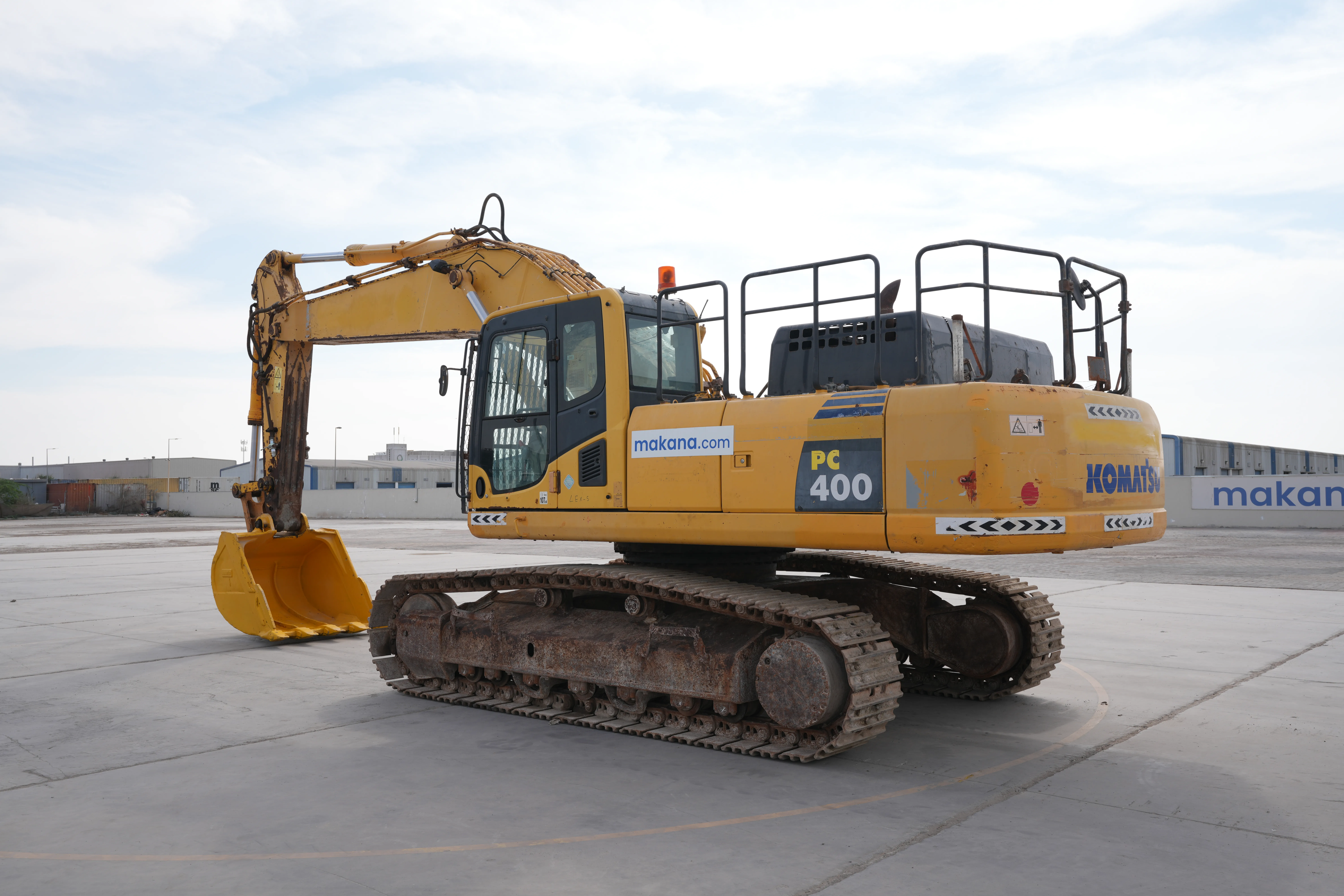 Product-Komatsu PC400-8 large excavator-exterior