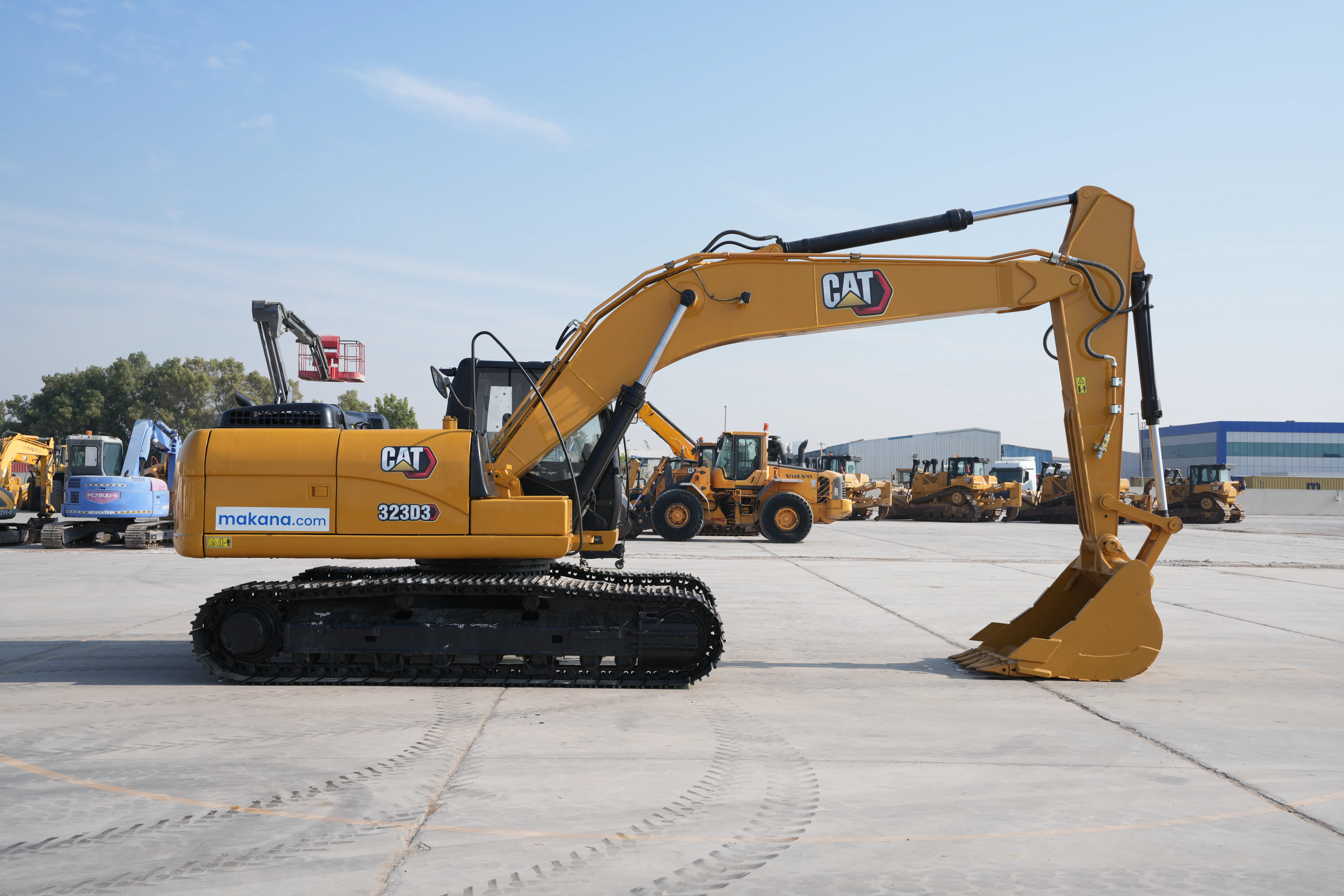 Product-Cat 323D3 medium excavator-exterior