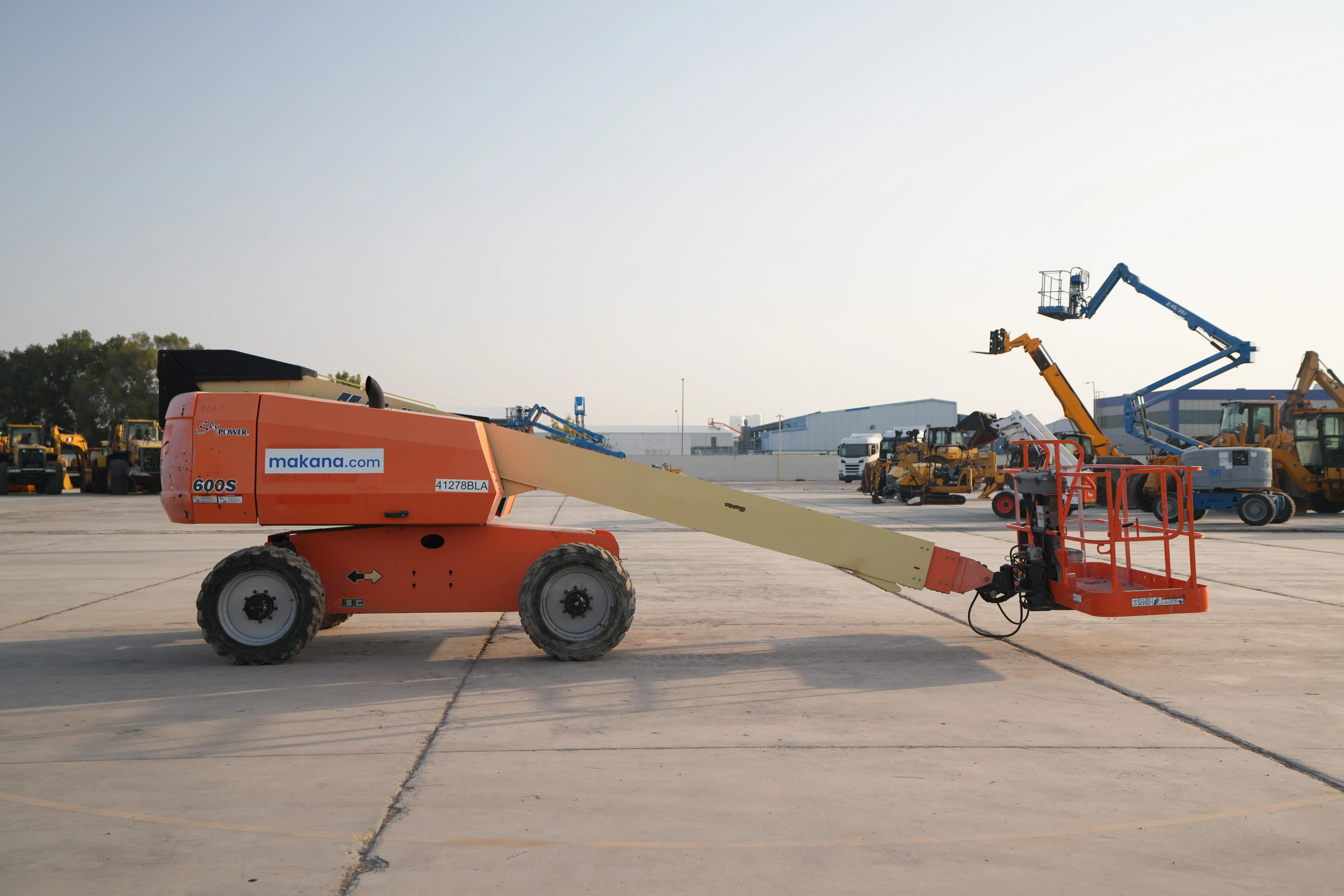 Product-JLG 600S diesel telescopic boom lift-exterior