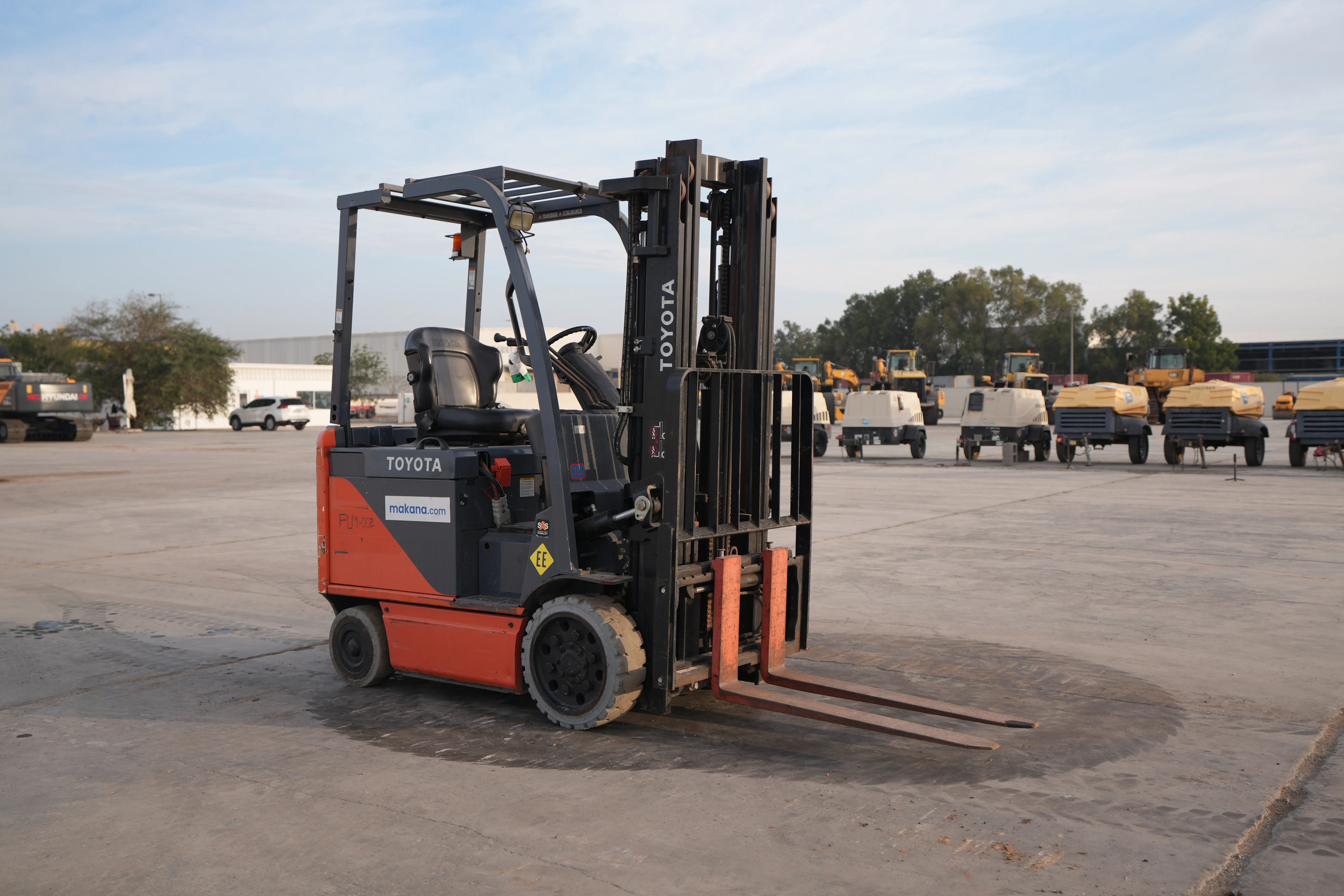 Product-Toyota 8FBCU25 electric forklift-exterior